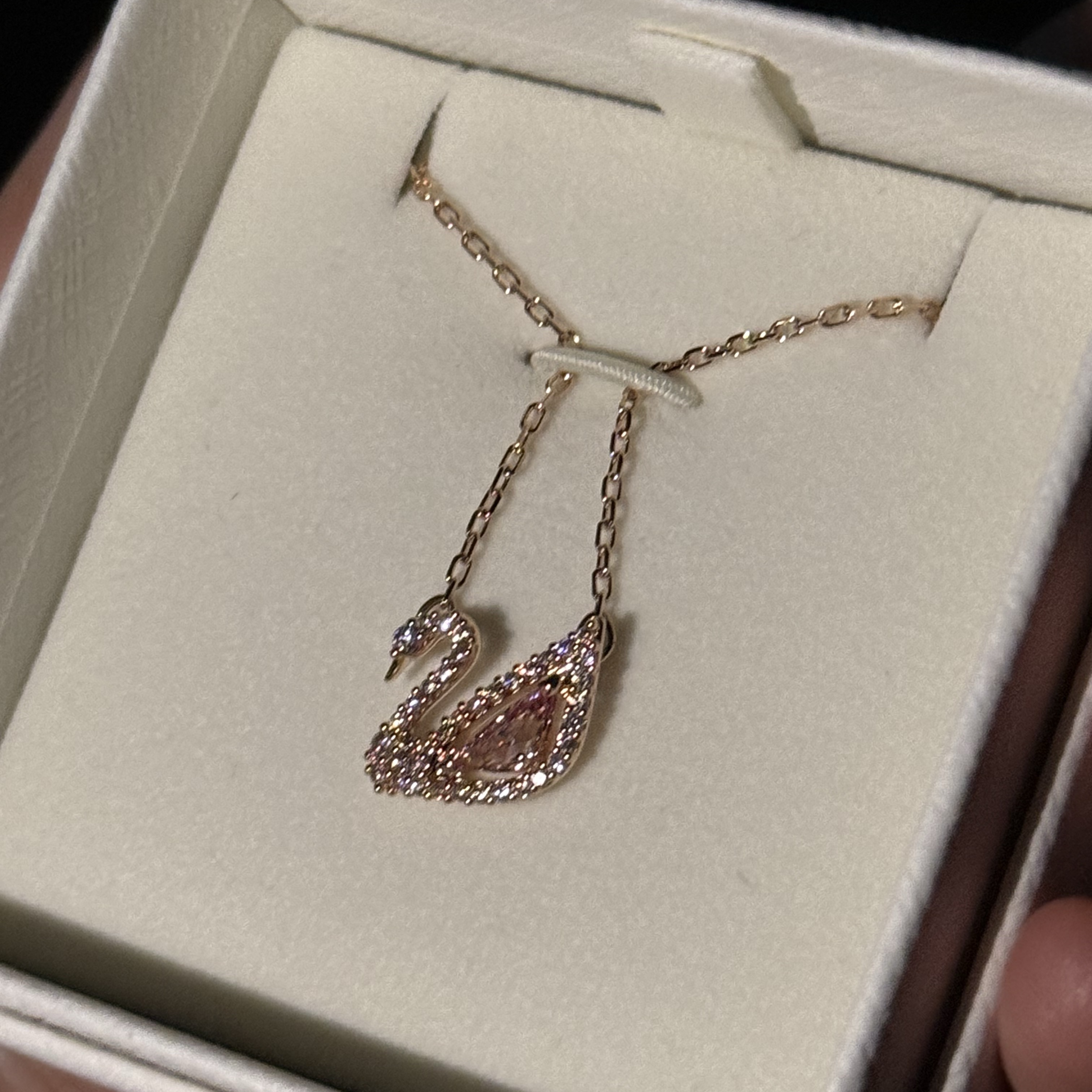 (W) Swarovski Dazzling Swan Necklace Pink Rose Gold Plated 착용 스타일