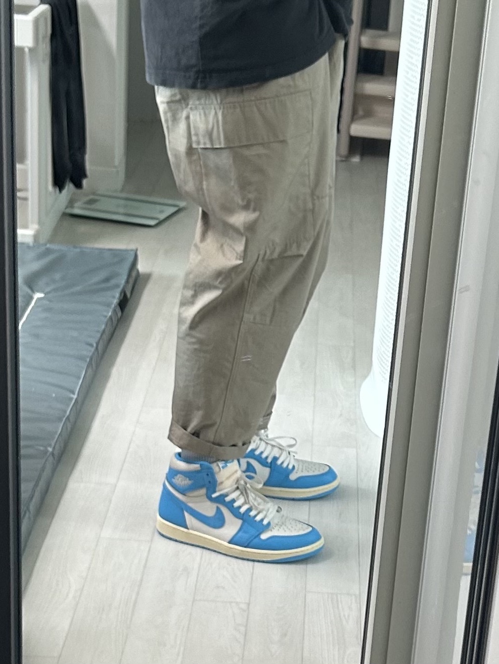 Jordan 1 Retro High OG UNC Reimagined 착용 스타일 - 5