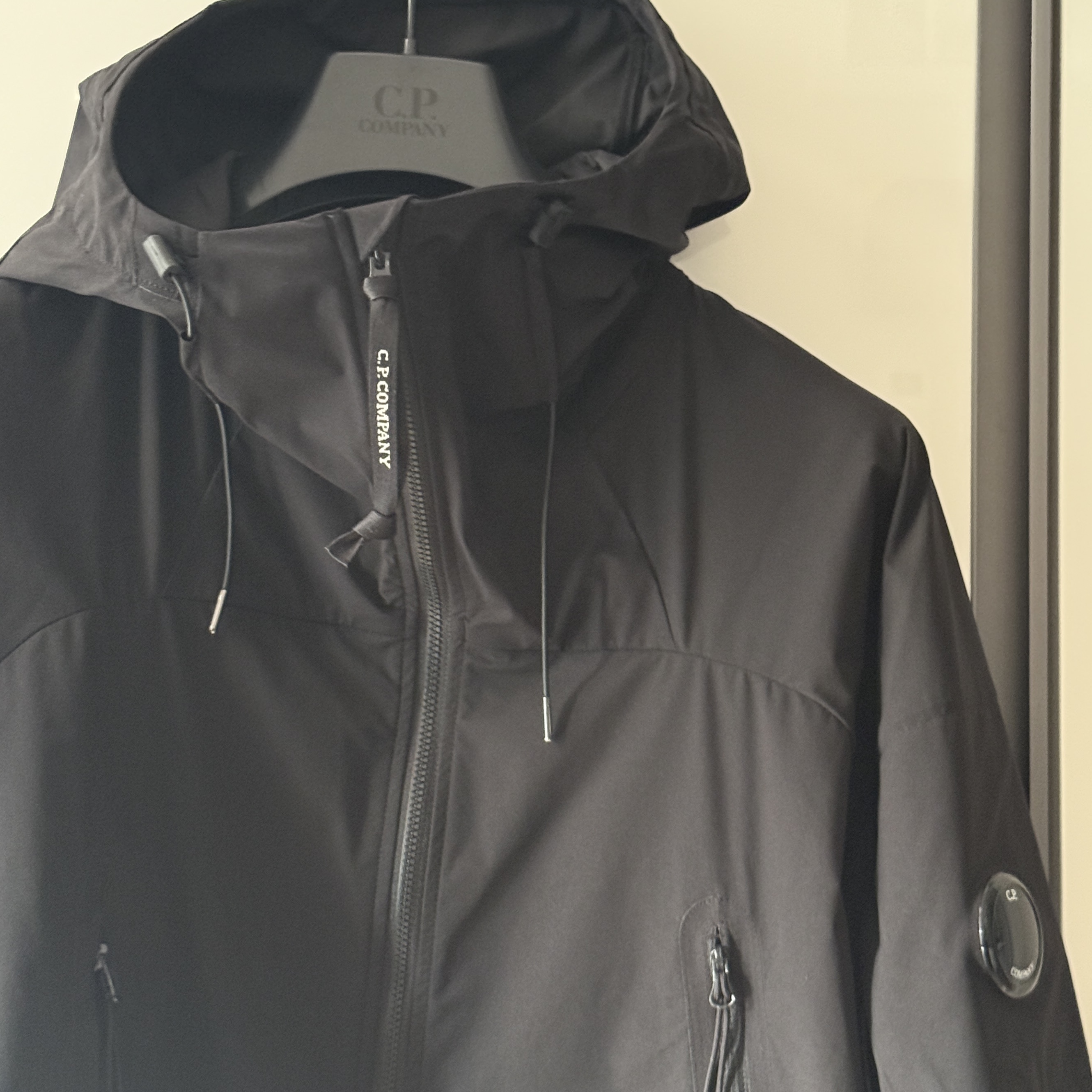 C.P. Company Hood Windbreaker Jacket Black - 25SS 착용 스타일