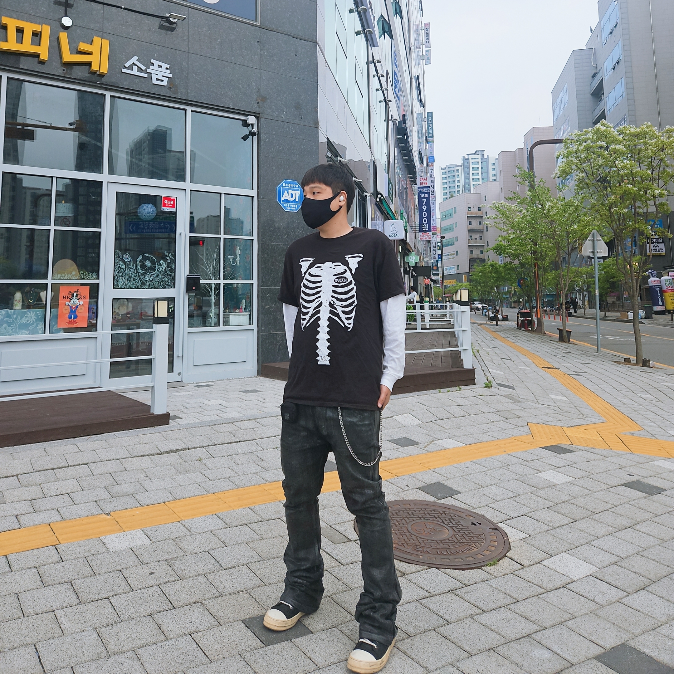 Rick Owens Ramones Leather Low Sneakers Black Milk 착용 스타일 - 3