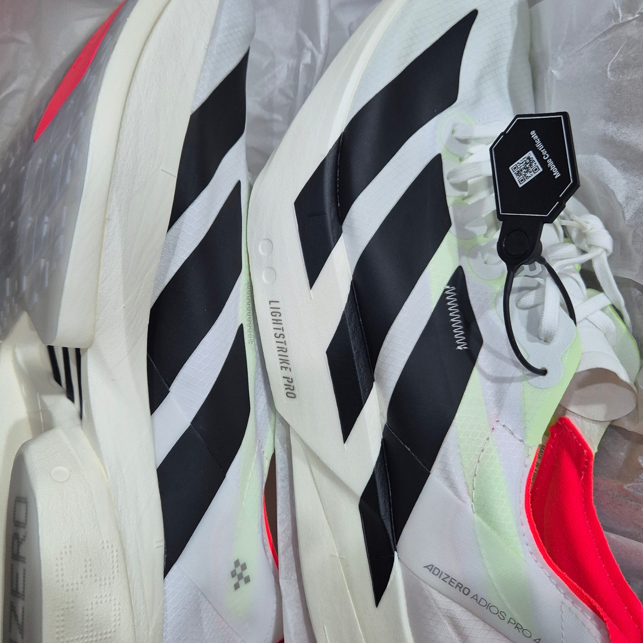 Adidas Adizero Adios Pro 4 Cloud White Core Black 착용 스타일