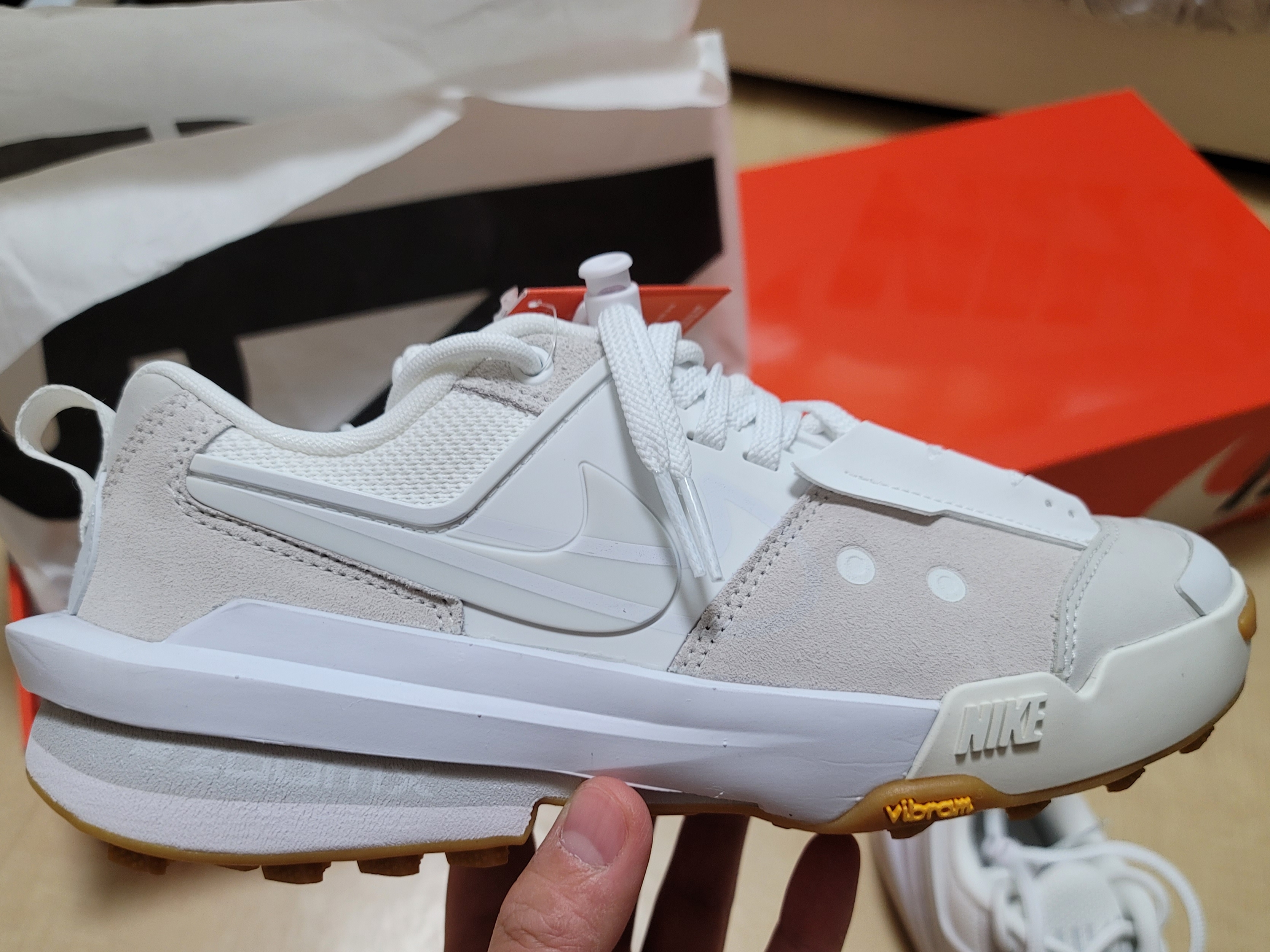 Nike x Sacai Zegamadome SP Summit White 착용 스타일