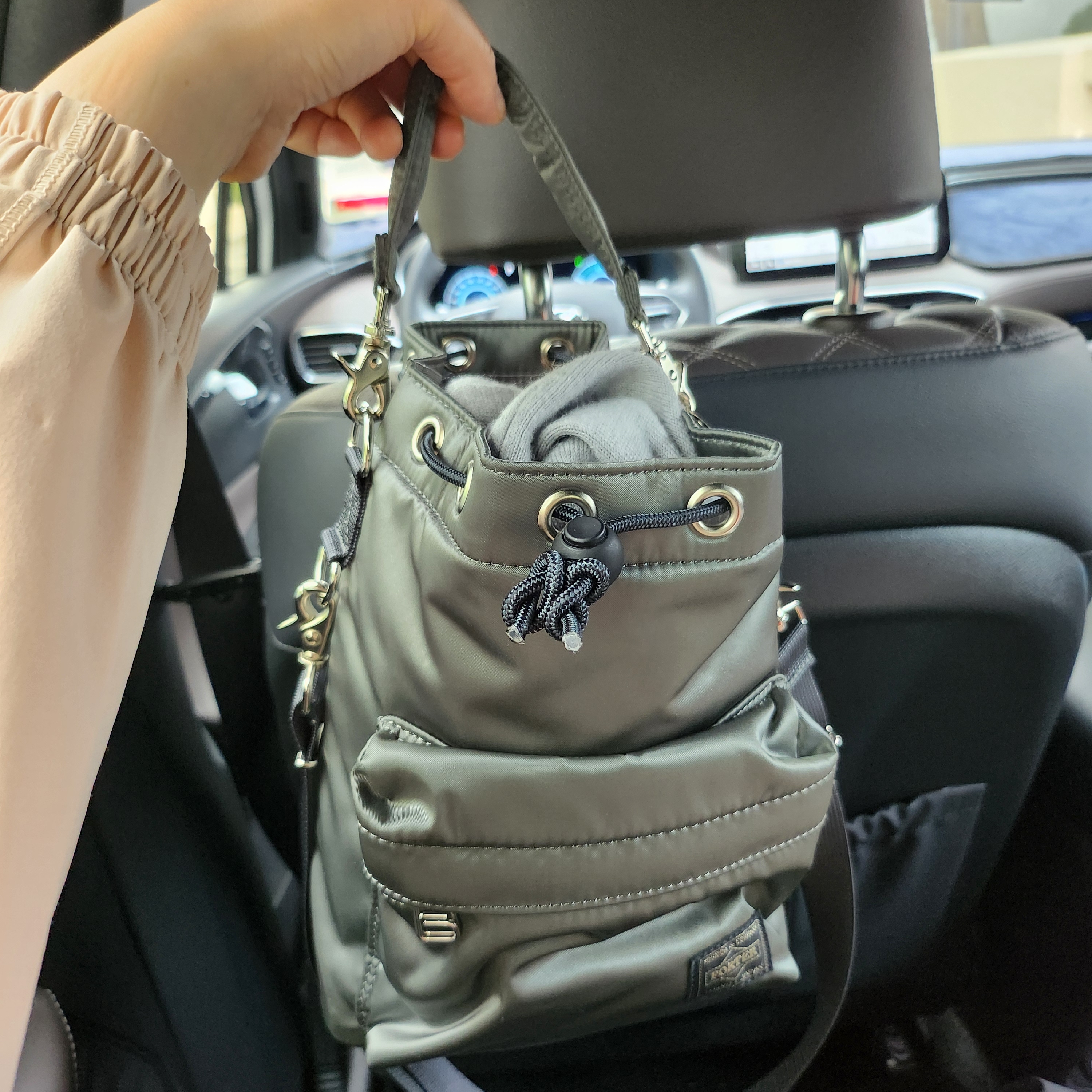 Porter Balloonsac Silver Grey 착용 스타일