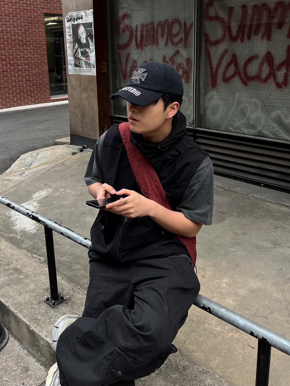 ETCE Cross Destroyed Cap Black, Balenciaga 3XL Sneakers Light Beige 착용 스타일 - 1