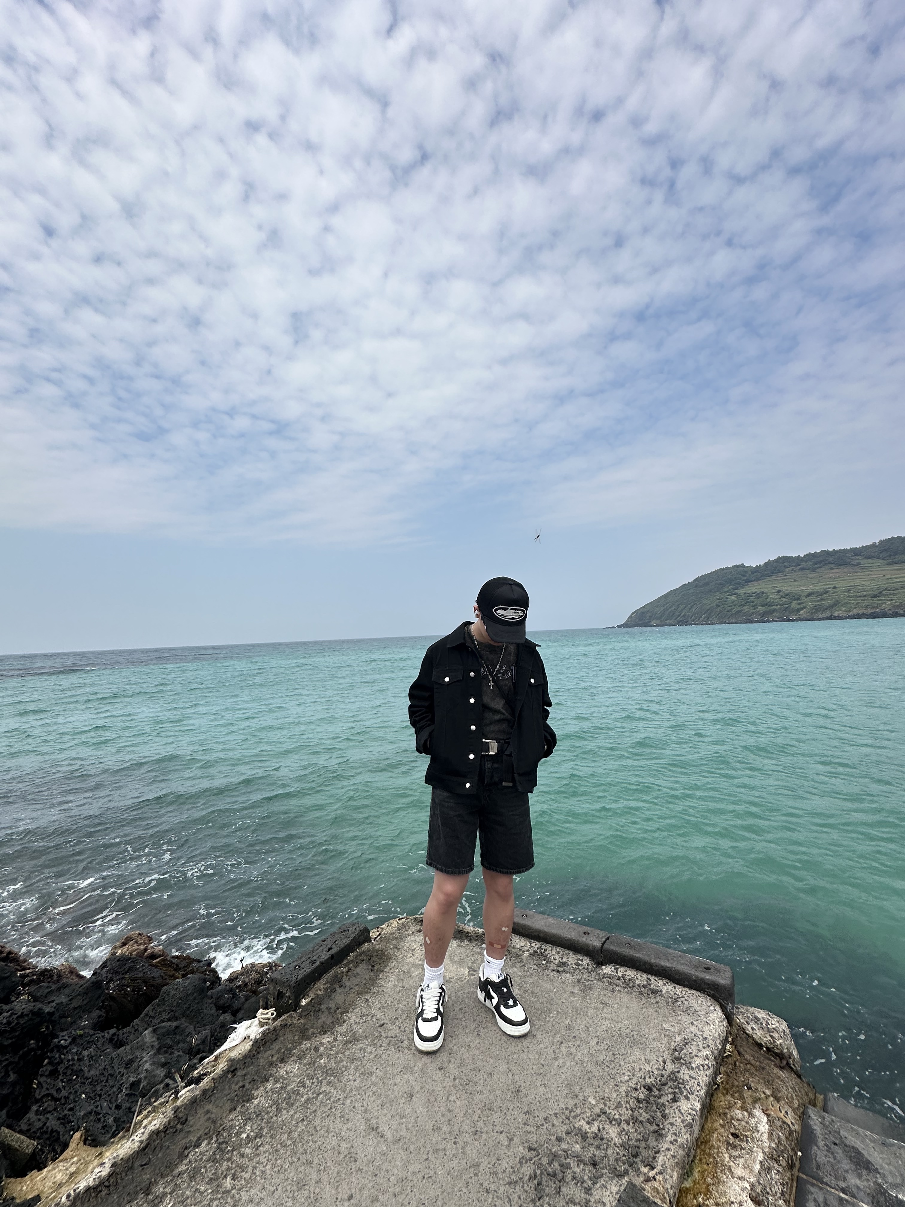 Off-White Industrial Belt Yellow, BAPE Bape Sta #4 M2 Black 착용 스타일