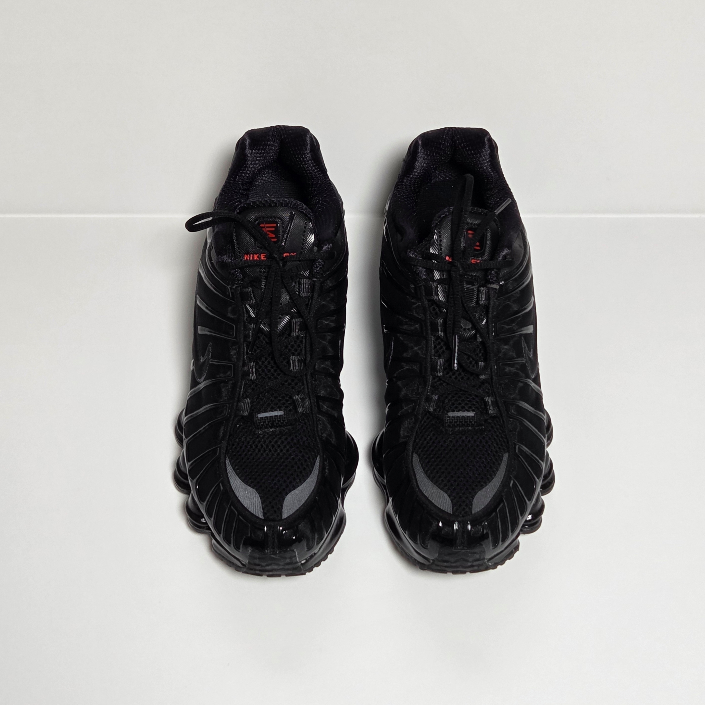 Nike Shox TL Black Metallic Hematite 착용 스타일 - 3