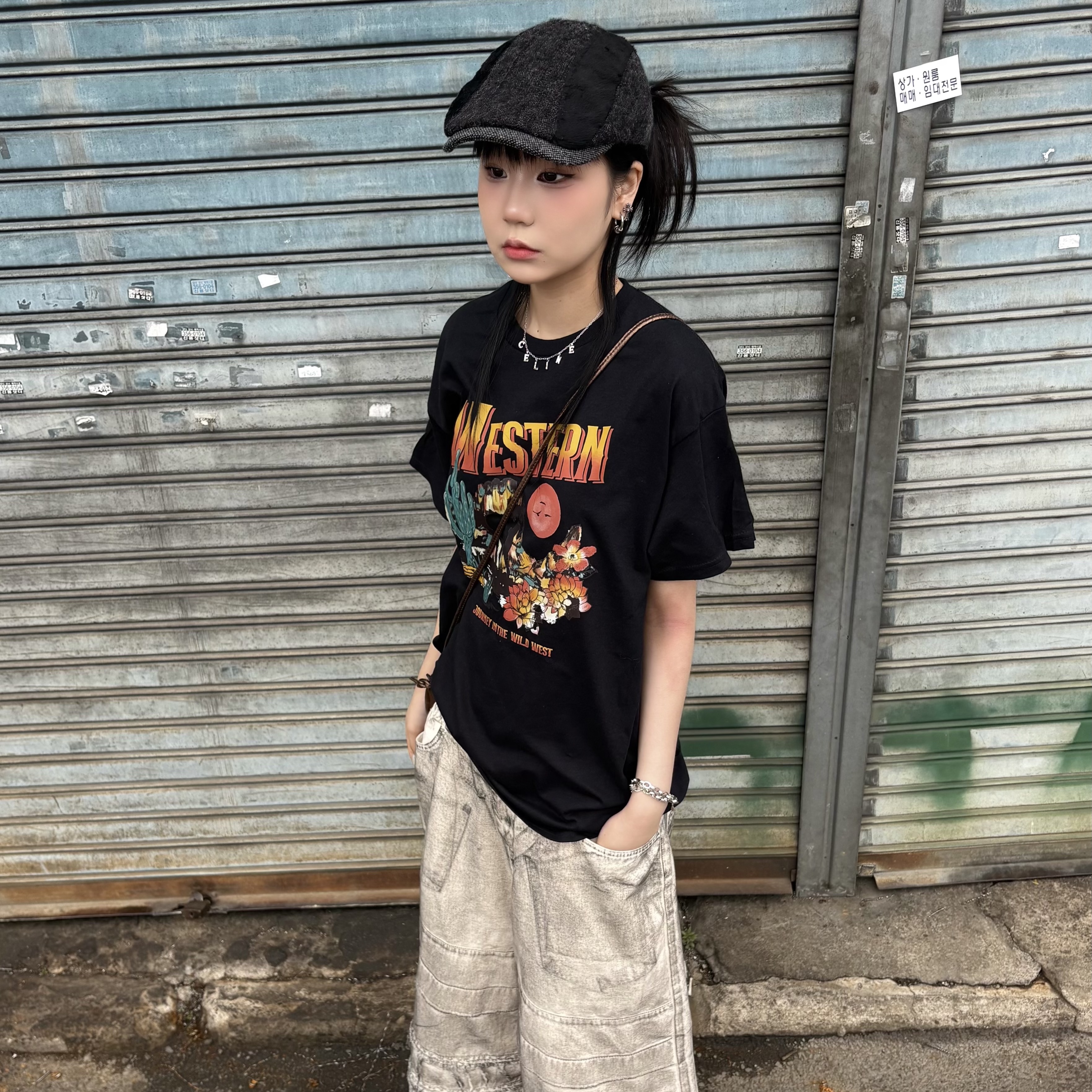 Gildan X American Collection Western T-Shirt Black 착용 스타일 - 4