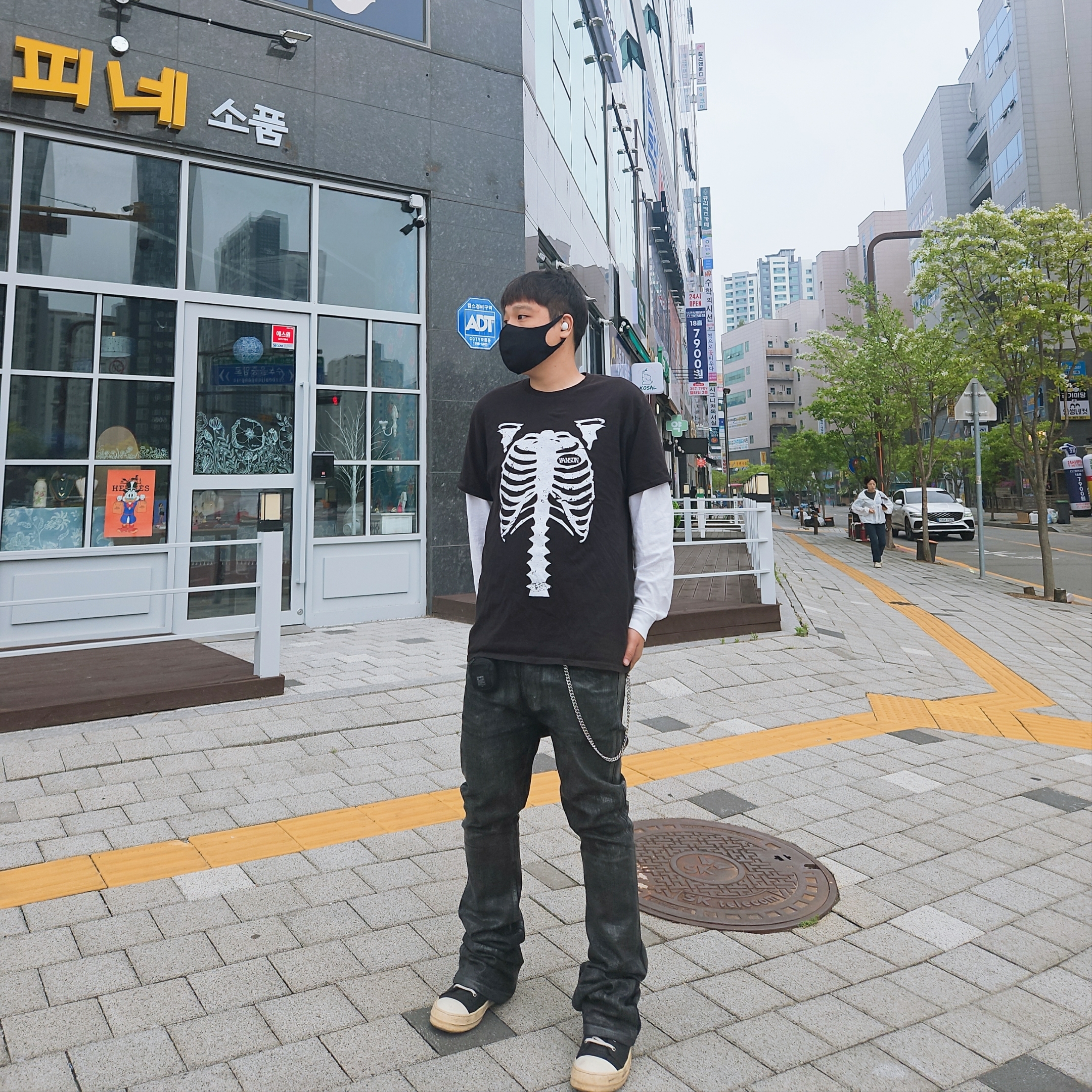 Rick Owens Ramones Leather Low Sneakers Black Milk 착용 스타일 - 2