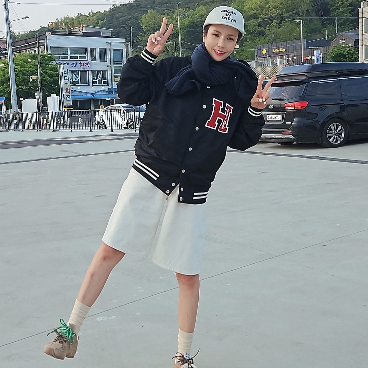(W) New Balance x Miu Miu 530 Suede Mesh Sneakers Ecru, Nike x Bode Mesh Jersey Ecru - Asia 착용 스타일 - 1