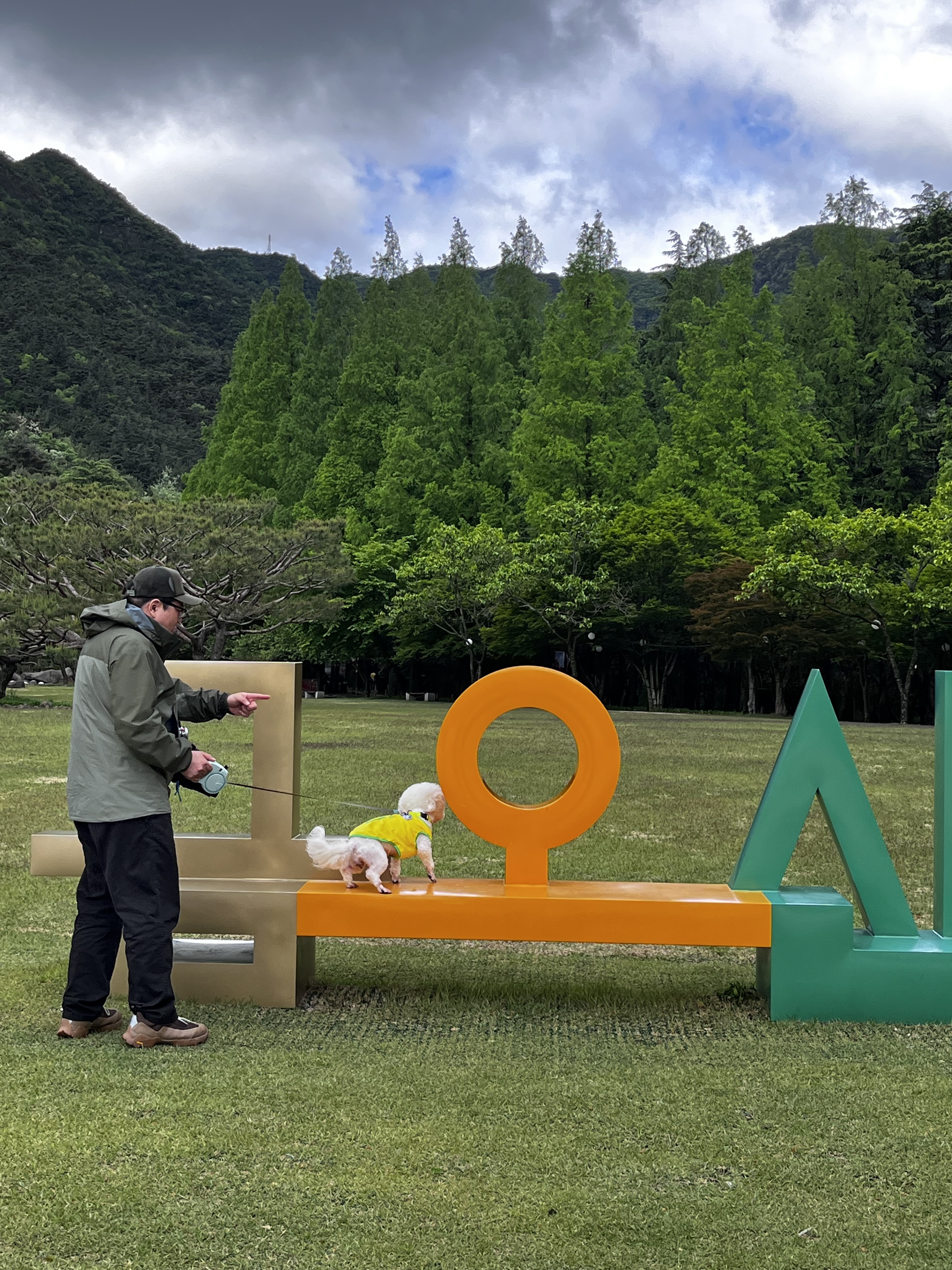 Arc'teryx Beta AR Jacket Forage Tatsu, Roa Hiking Katharina Brown Gum 착용 스타일