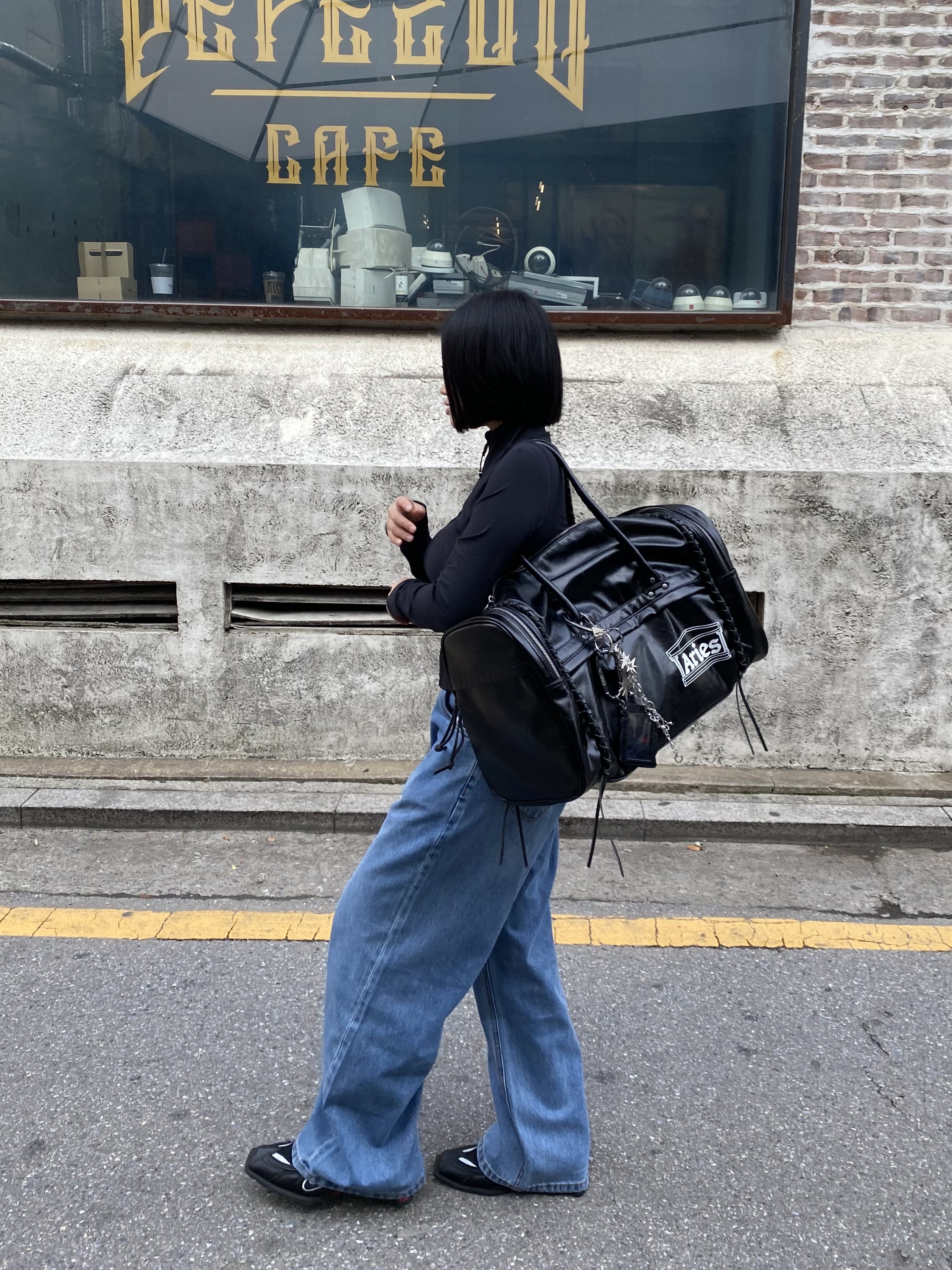 Puma x Aries Duffle Bag Puma Black 착용 스타일