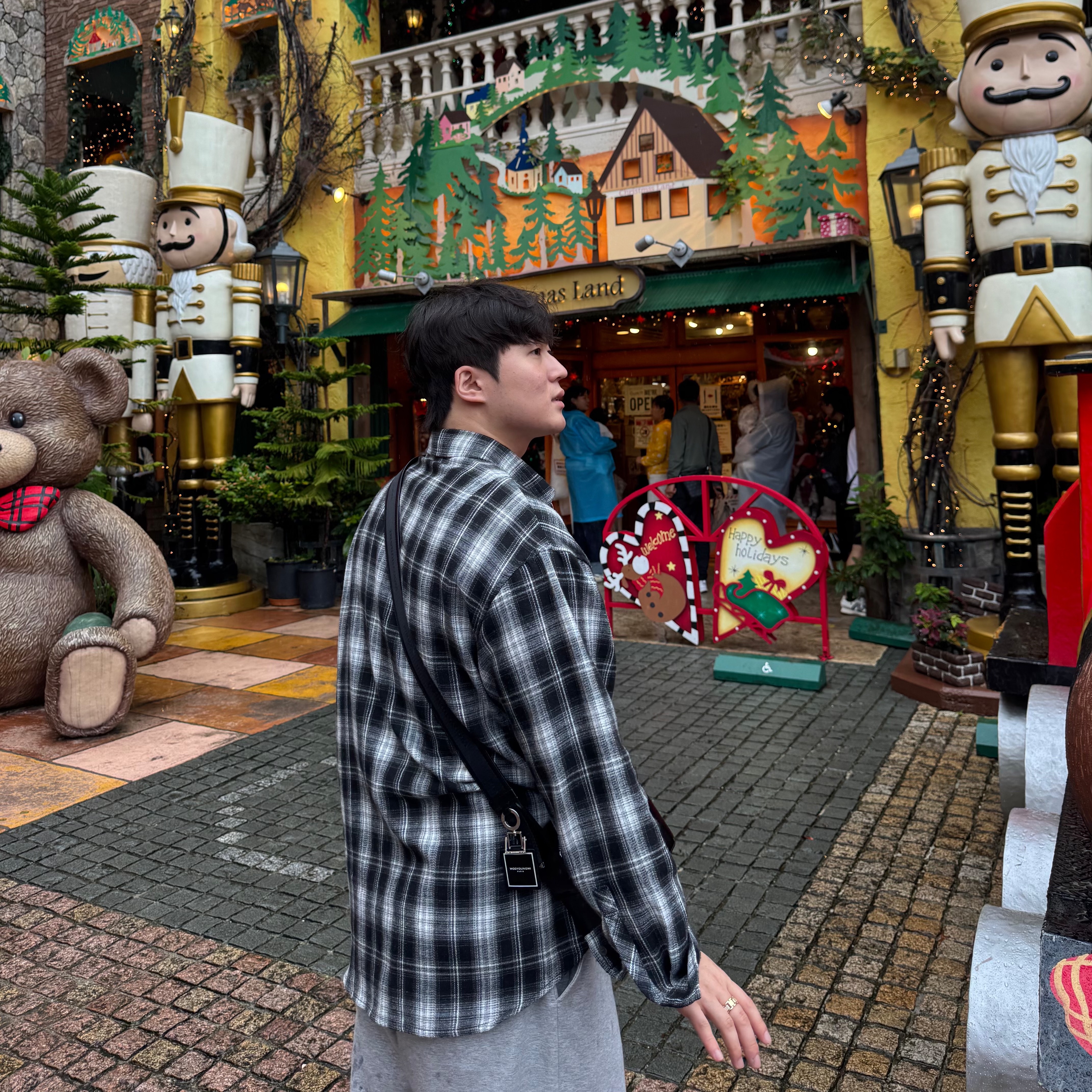 Wooyoungmi Square Mini Bag Black 착용 스타일