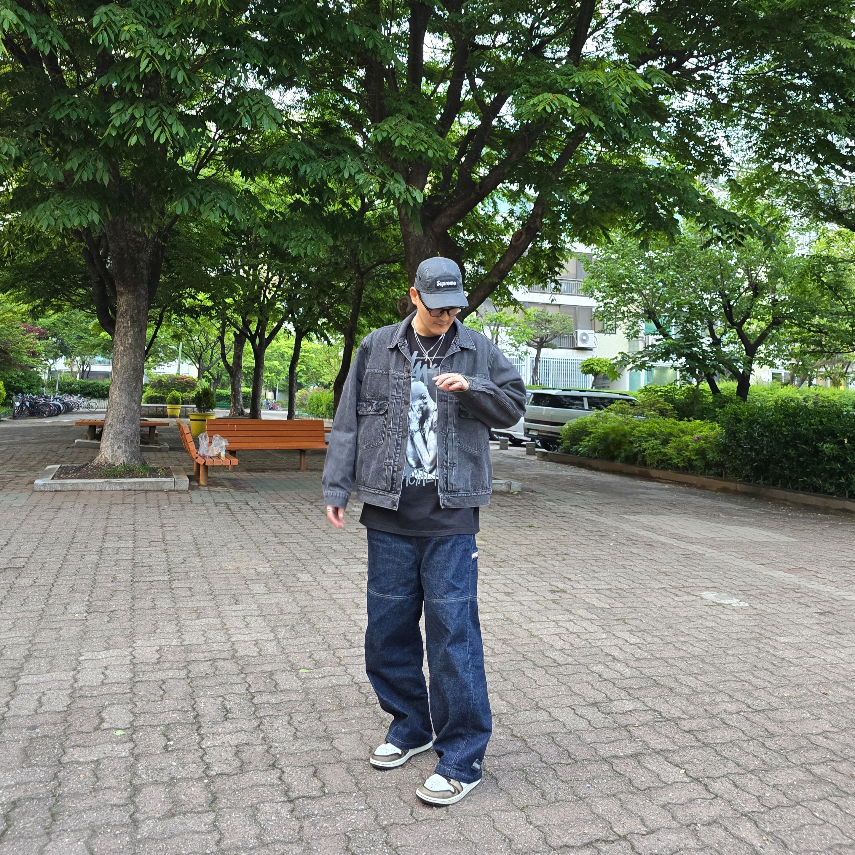 Jordan 1 Low SE Black White Onyx, Stussy x Goldie Metalheadz 30 T-Shirt Black 착용 스타일