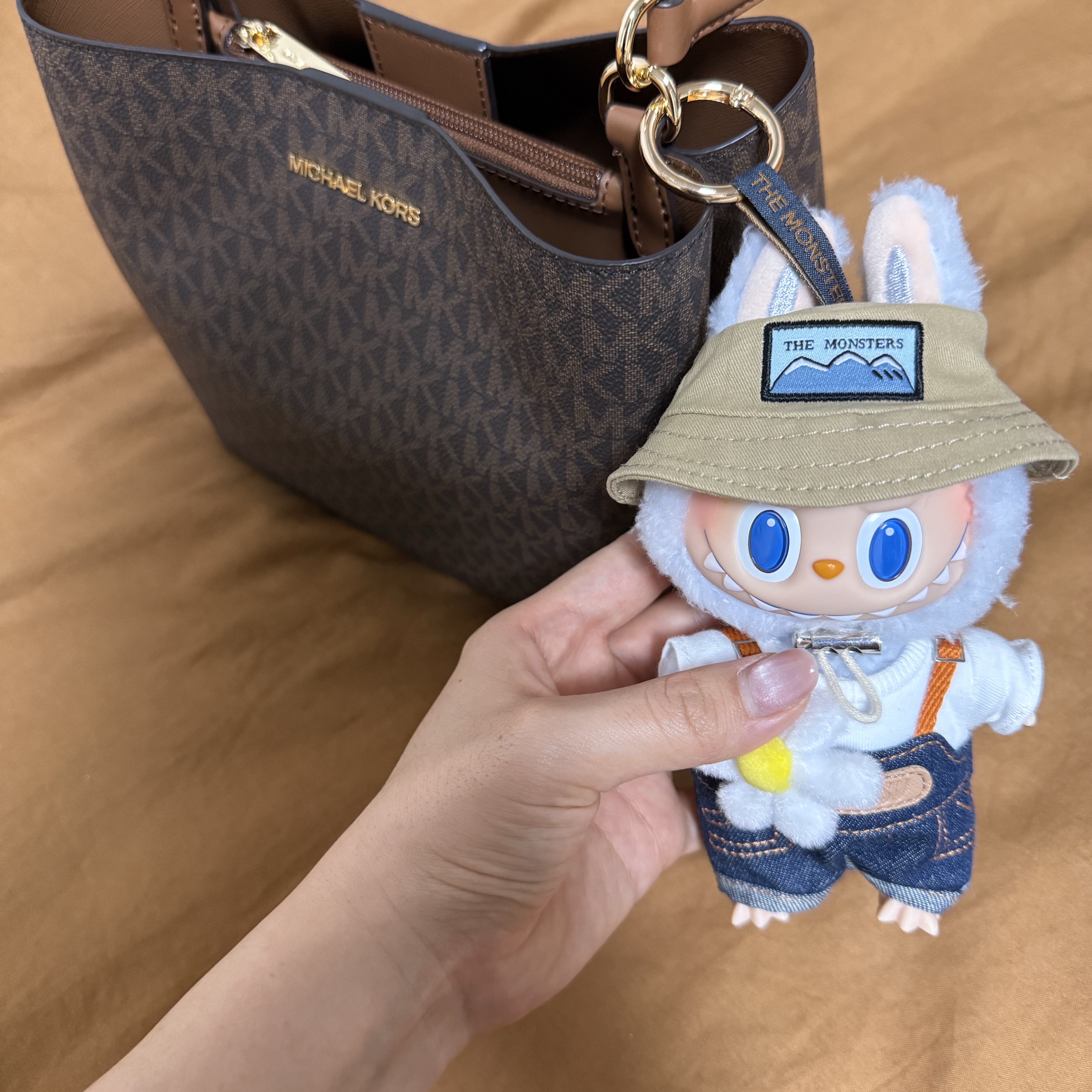 Pop Mart Fall In Wild Labubu Series Toy Keyring 착용 스타일 - 1