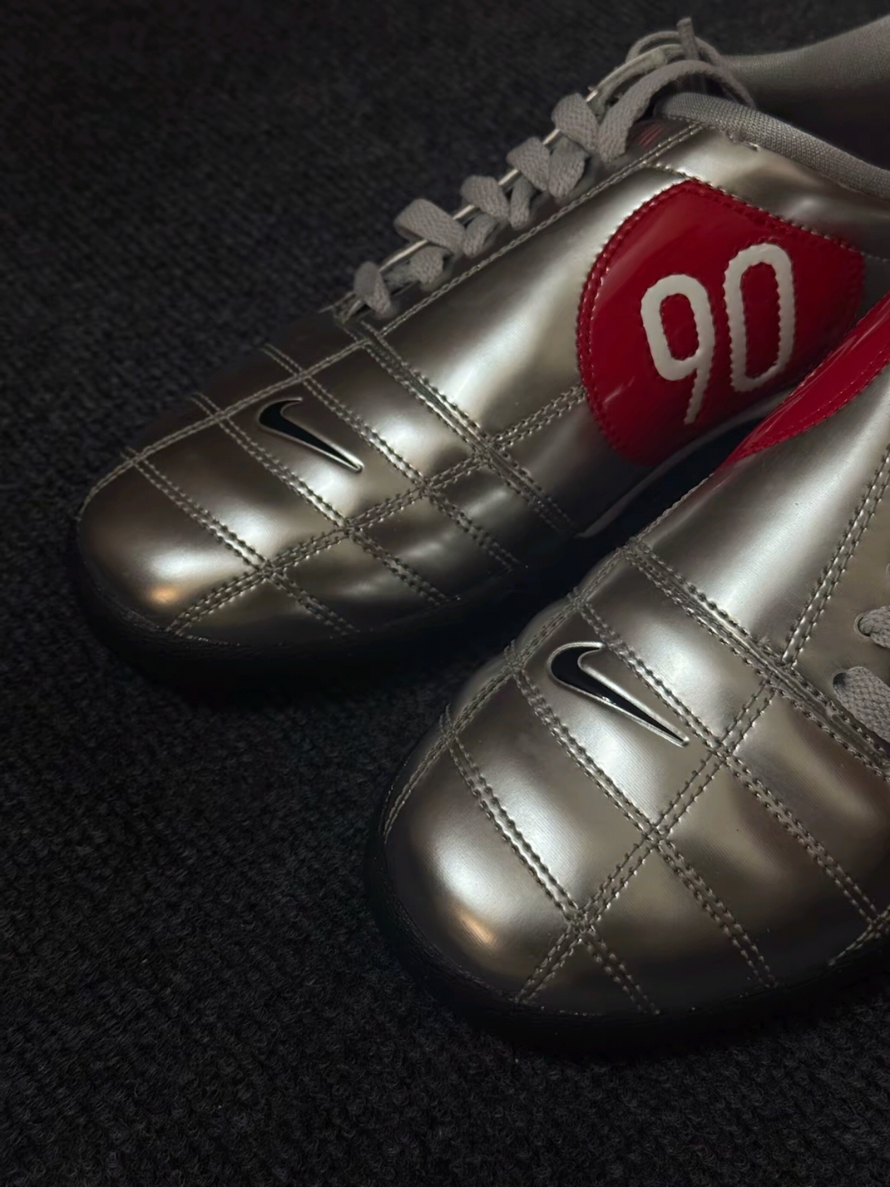 Nike Total 90 III SP Metallic Silver and Black 착용 스타일
