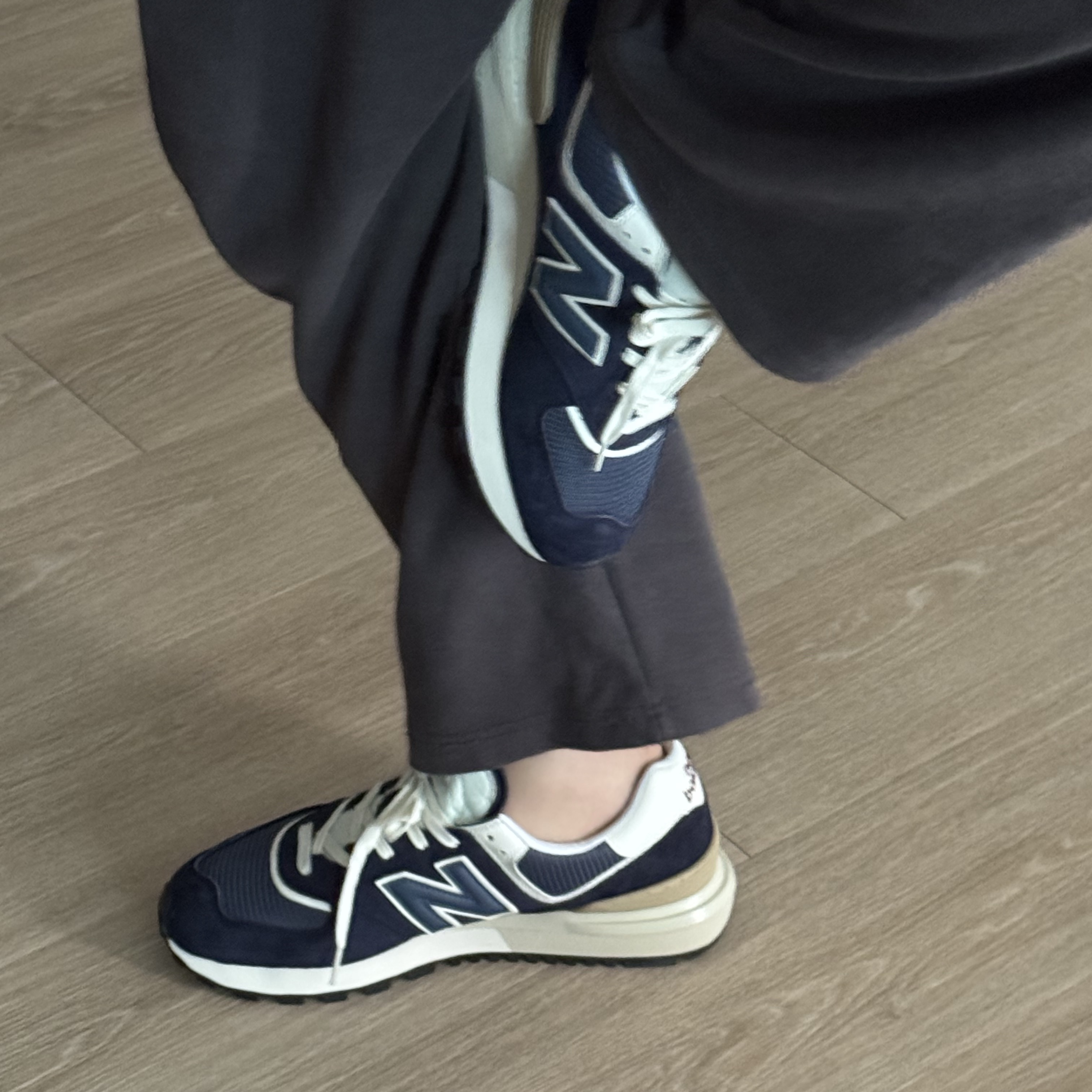 New Balance 574 Legacy Navy 착용 스타일