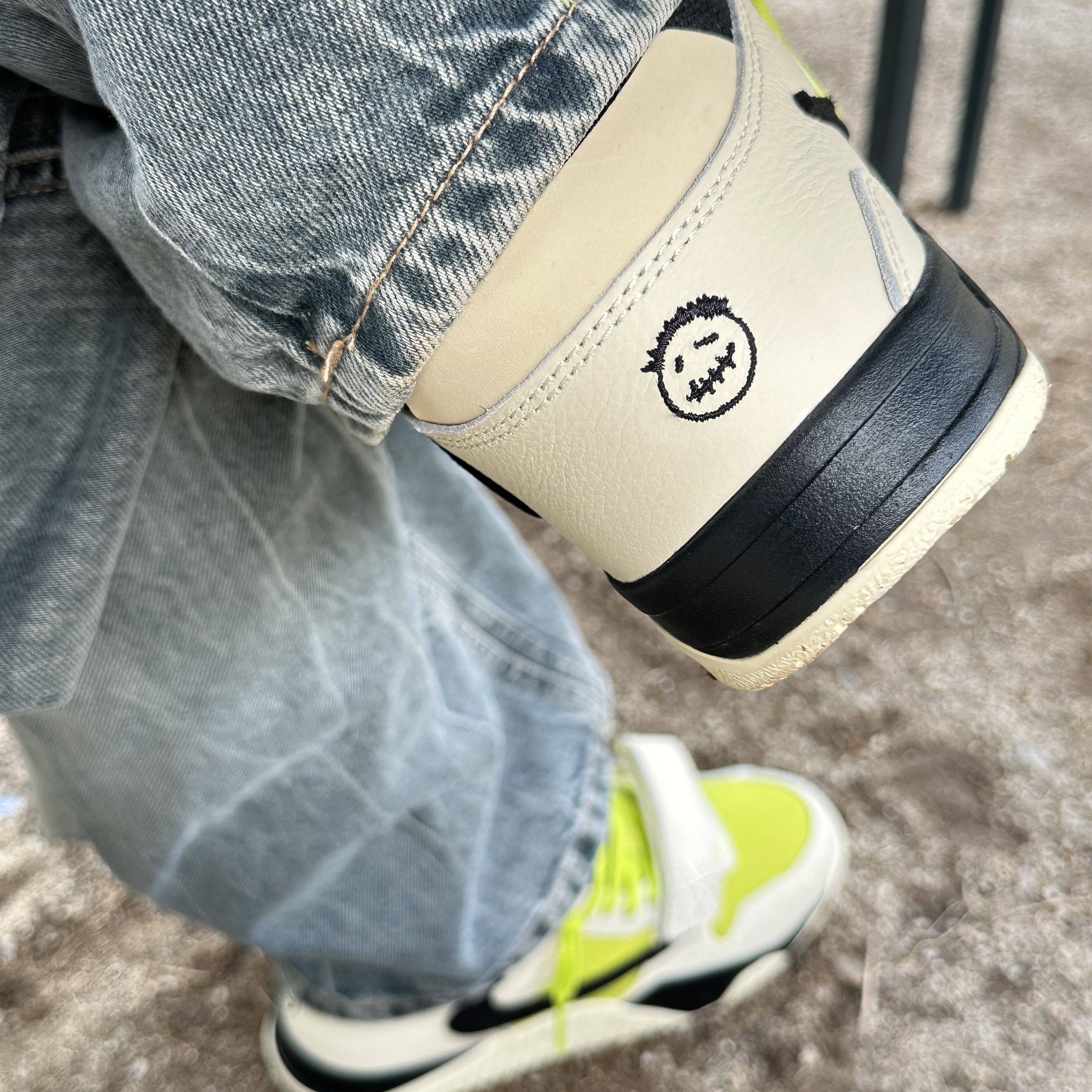 Jordan x Travis Scott Jumpman Jack TR Bright Cactus 착용 스타일 - 3