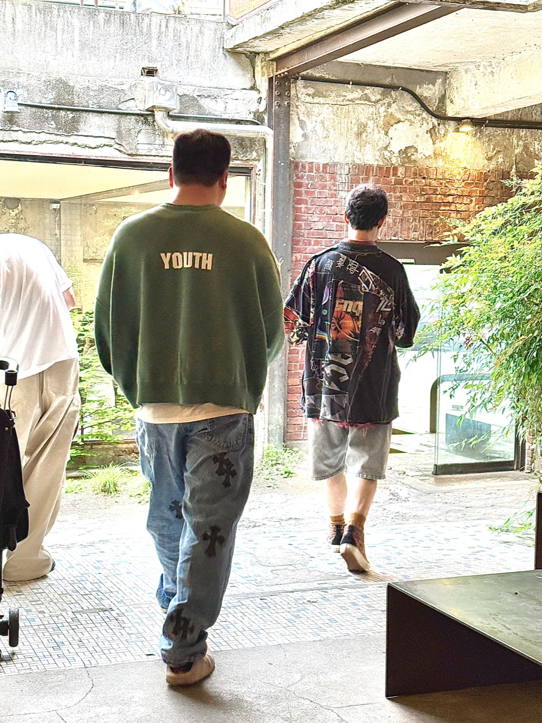 Vans Vault OG Era LX Black Leopard, Saint Mxxxxxx Chaos Sweatshirt Green - 24AW 착용 스타일