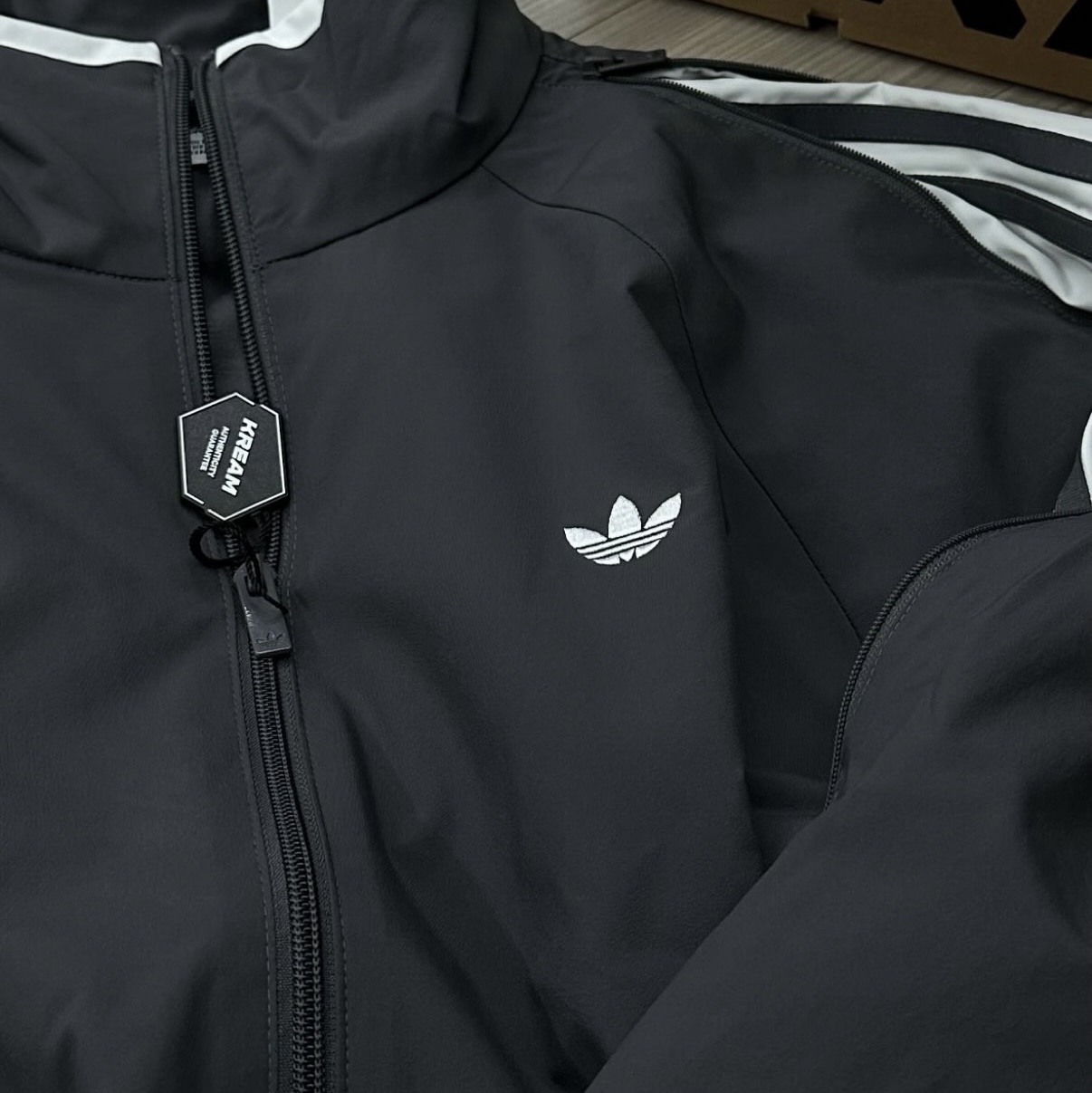 (W) Adidas Adilenium Season 3 Zip Track Top Grey Five - KR Sizing 착용 스타일