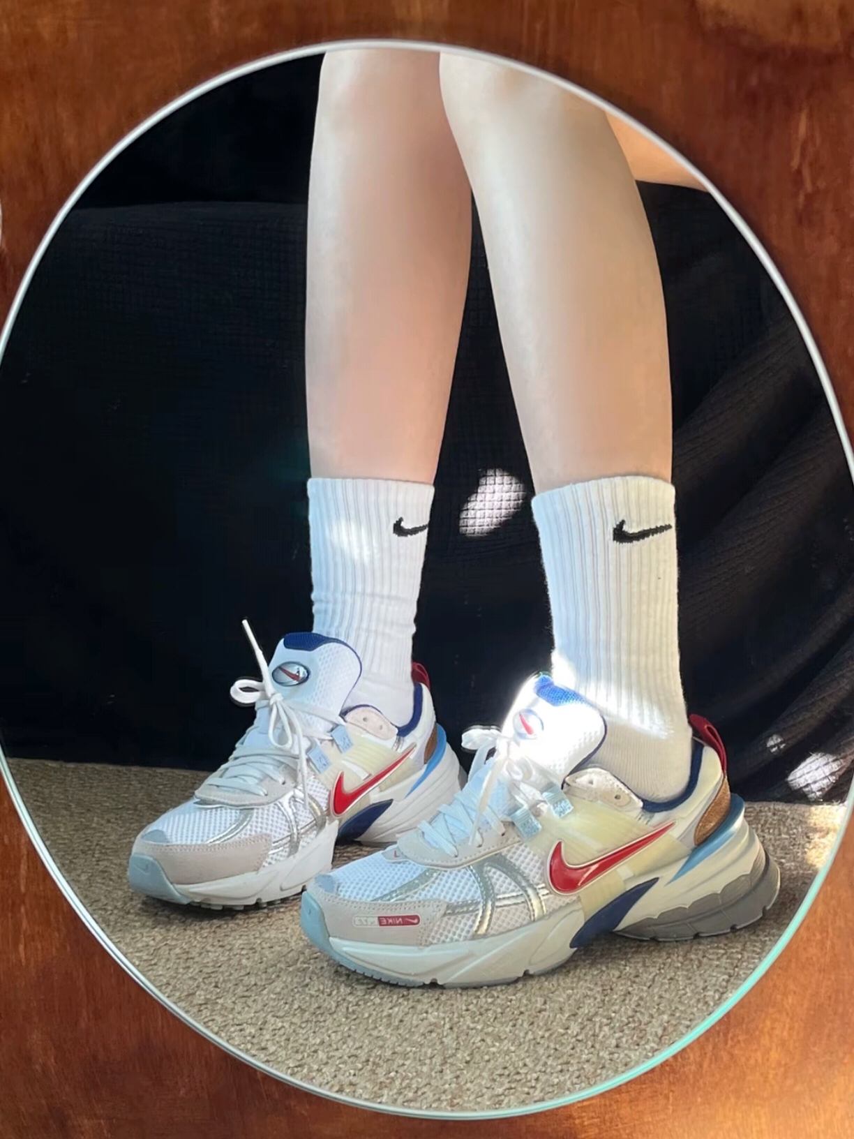 Nike V2K Run Metallic Silver Gym Red 착용 스타일
