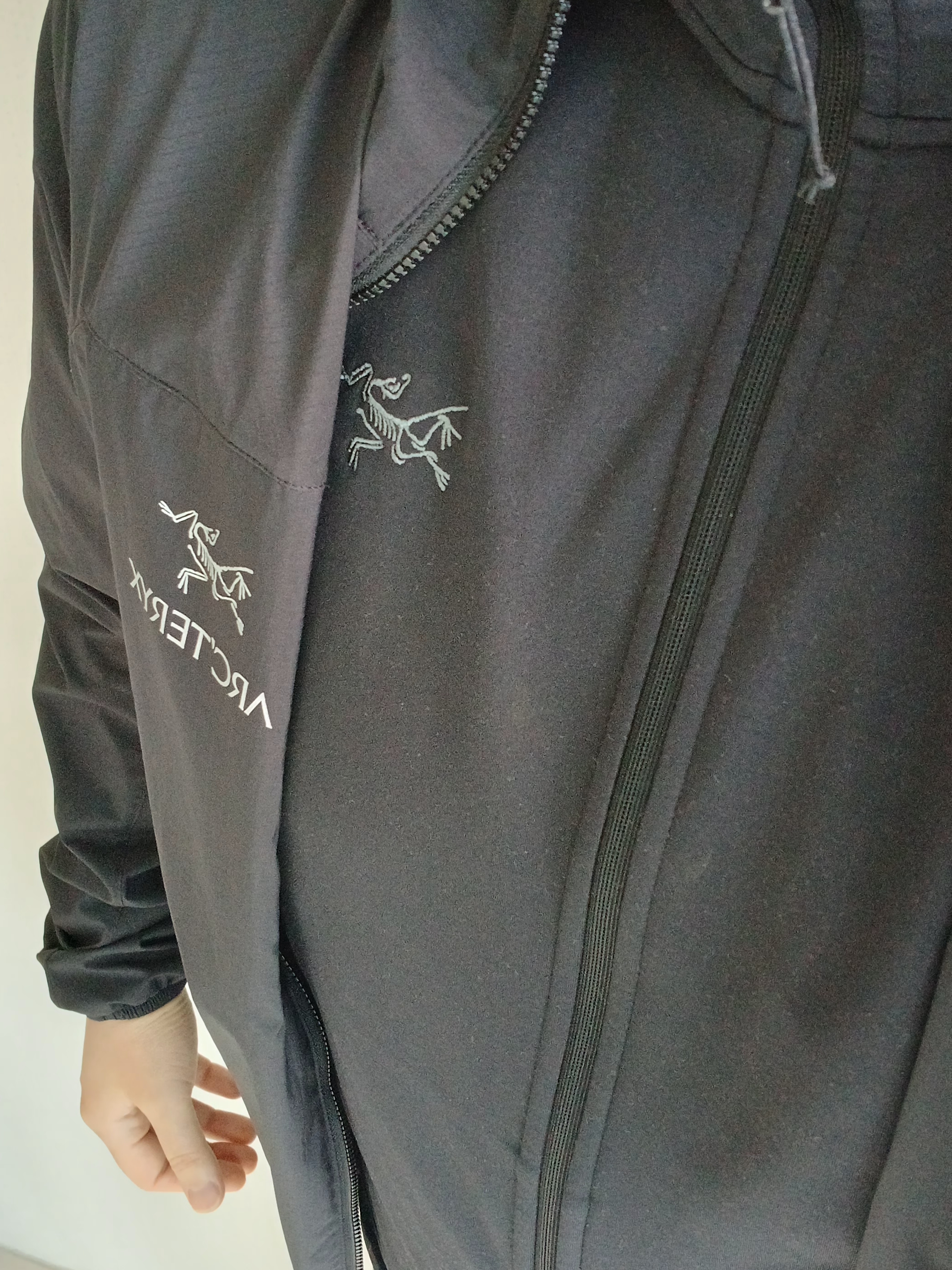 Arc'teryx Squamish Hoody Black 착용 스타일 - 2
