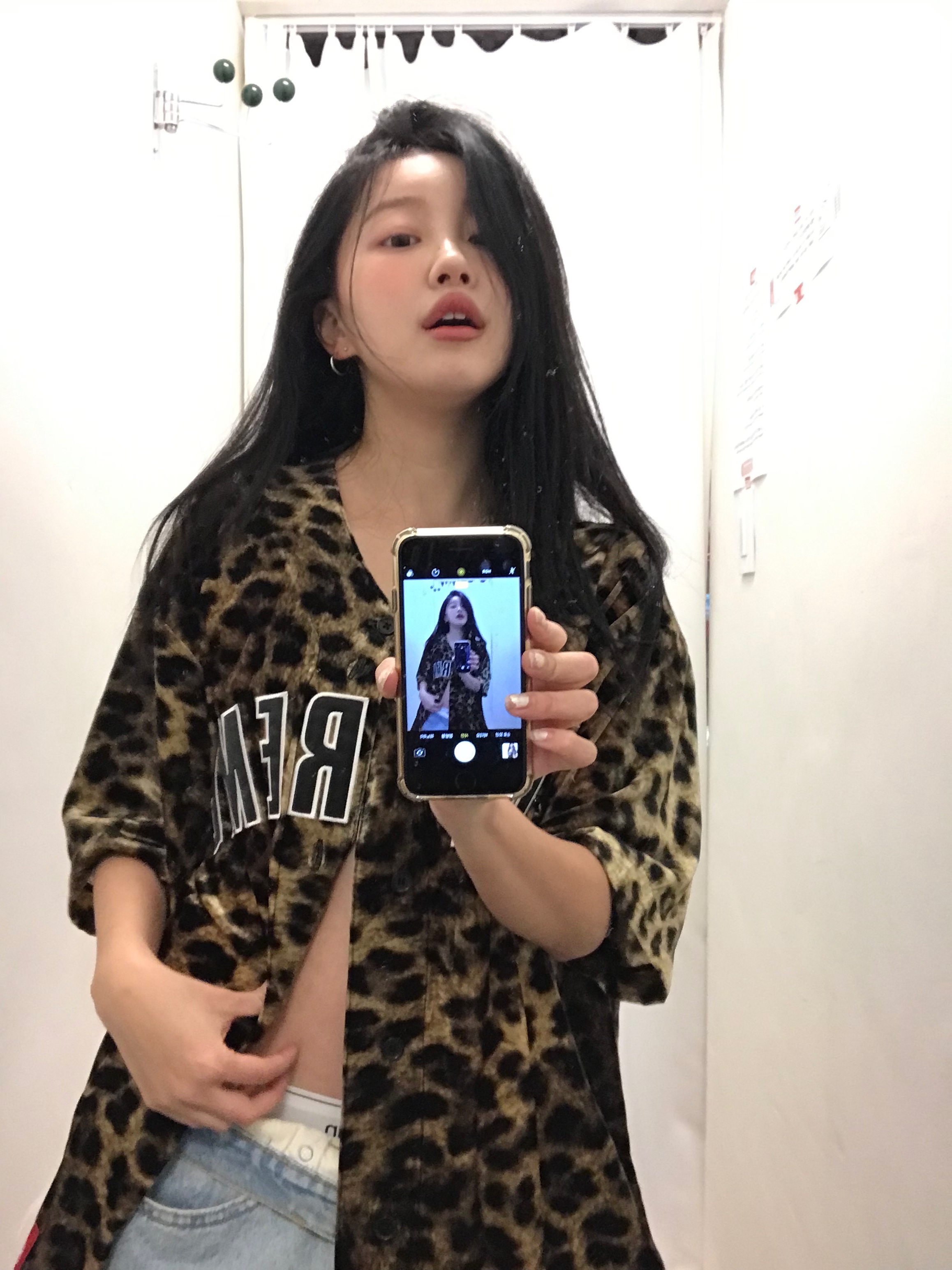 Supreme Velvet Baseball Jersey Leopard - 25SS 착용 스타일 - 1