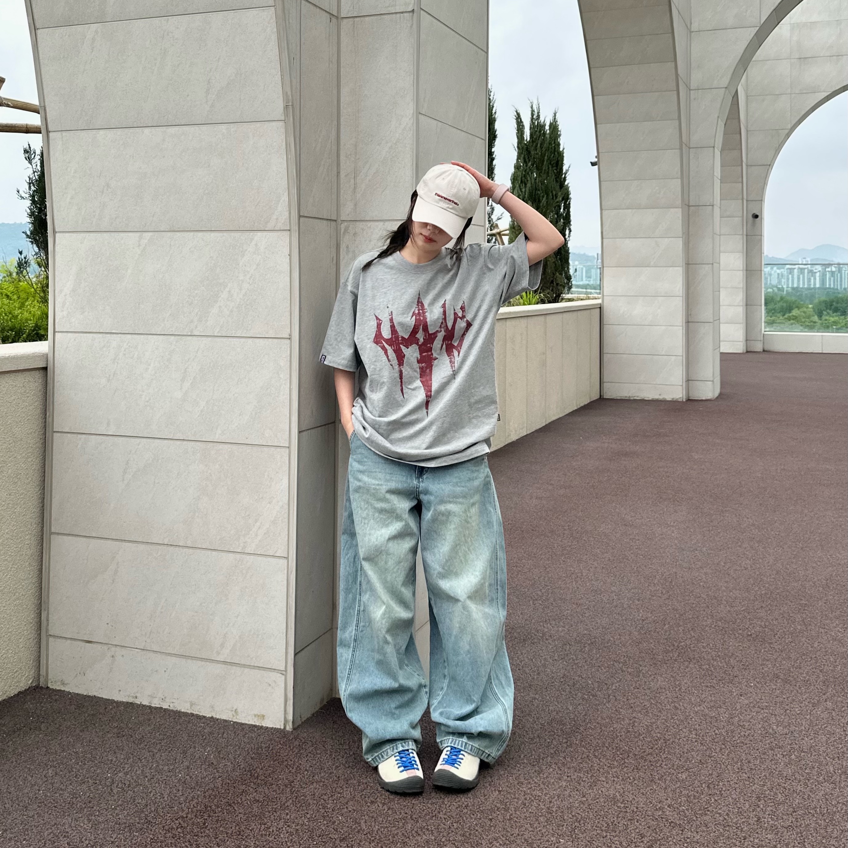 (W) Keen Jasper Suede Sneakers Birch Fawn 착용 스타일 - 3