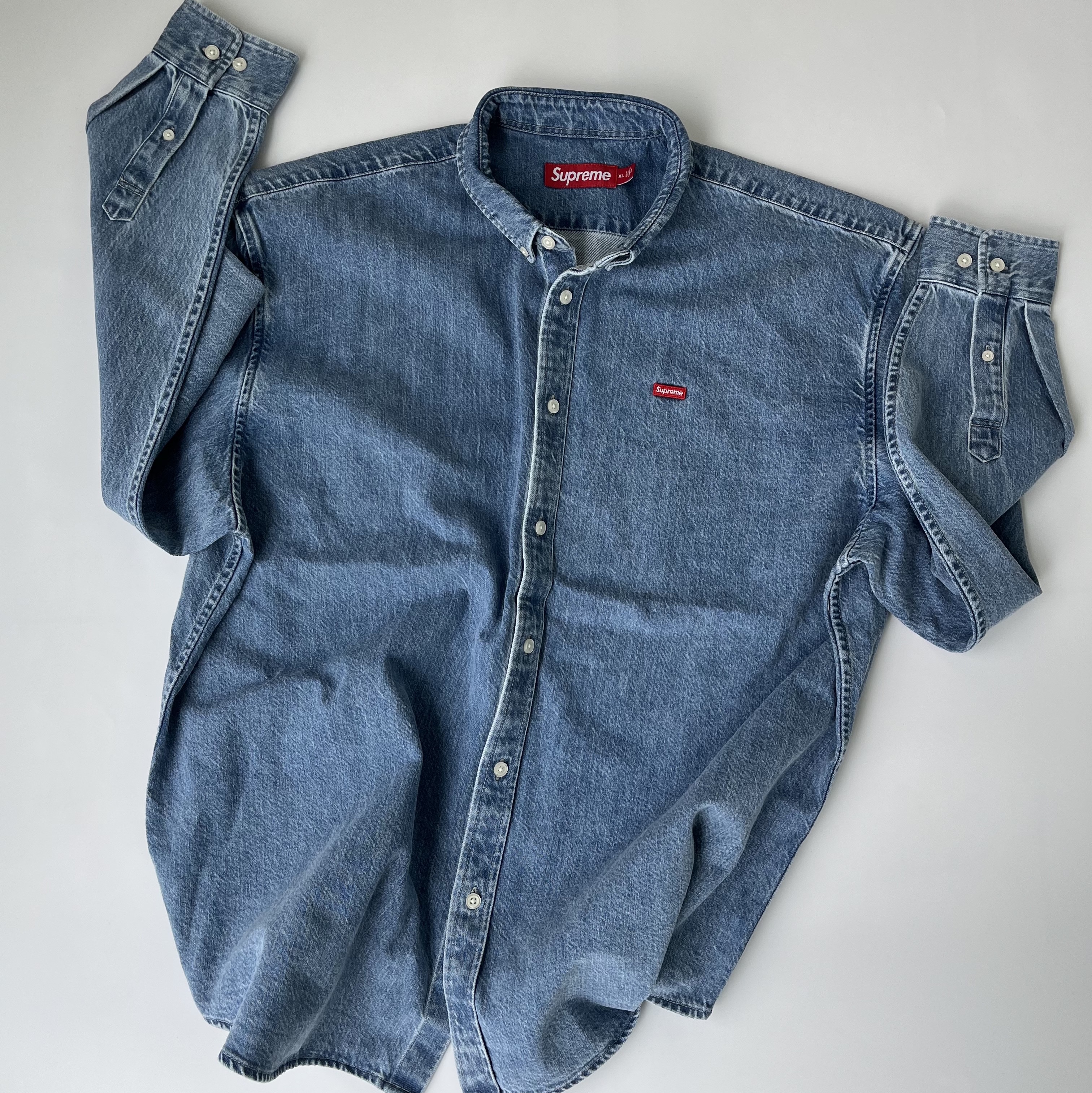 Supreme Small Box Denim Shirt Washed Indigo - 25SS, Supreme Small Box Shirt Rinsed Denim - 24FW 착용 스타일 - 6