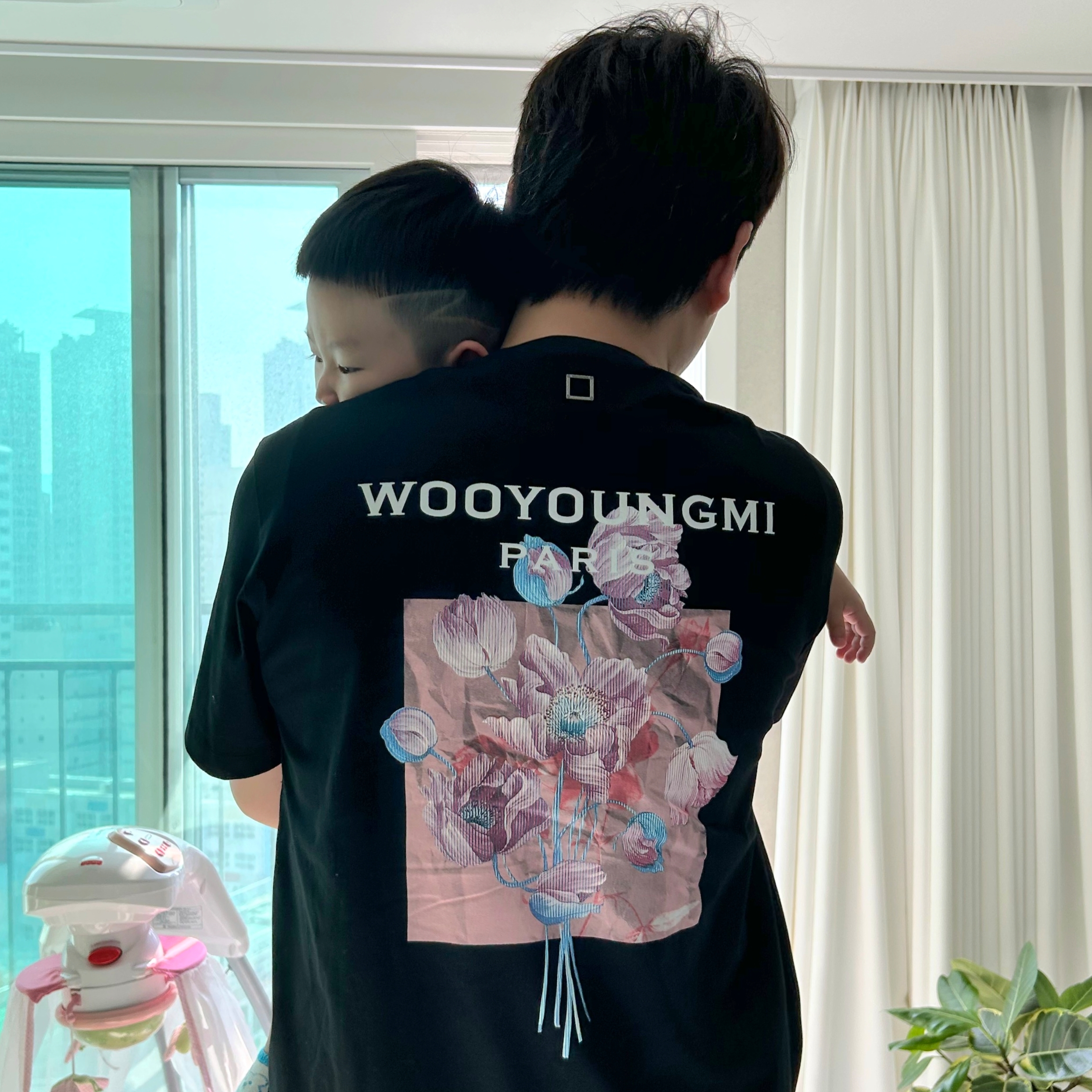 Wooyoungmi 3D Flower Back Logo T-Shirt Black - 24FW 착용 스타일