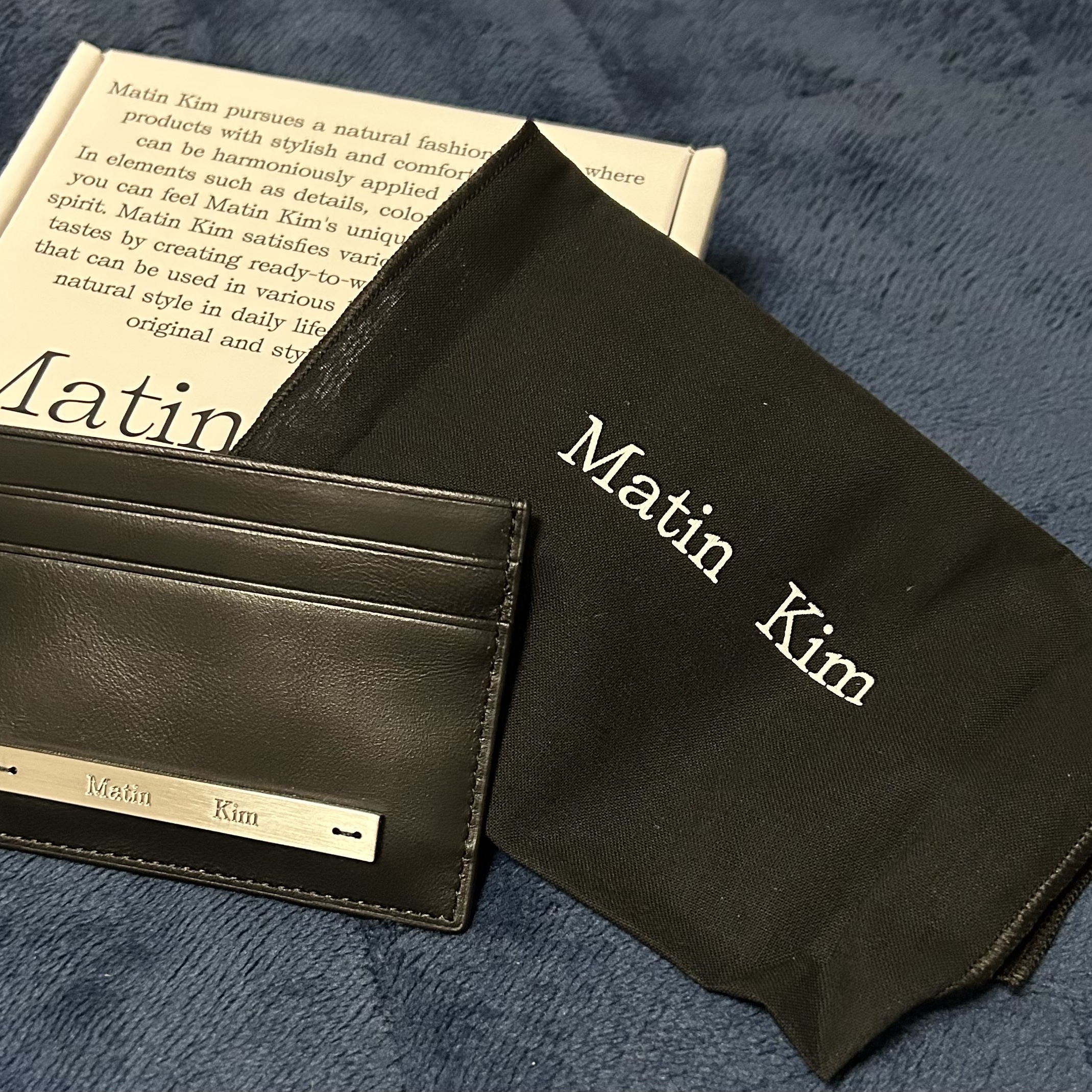 Matin Kim Vintage Card Wallet Black 착용 스타일