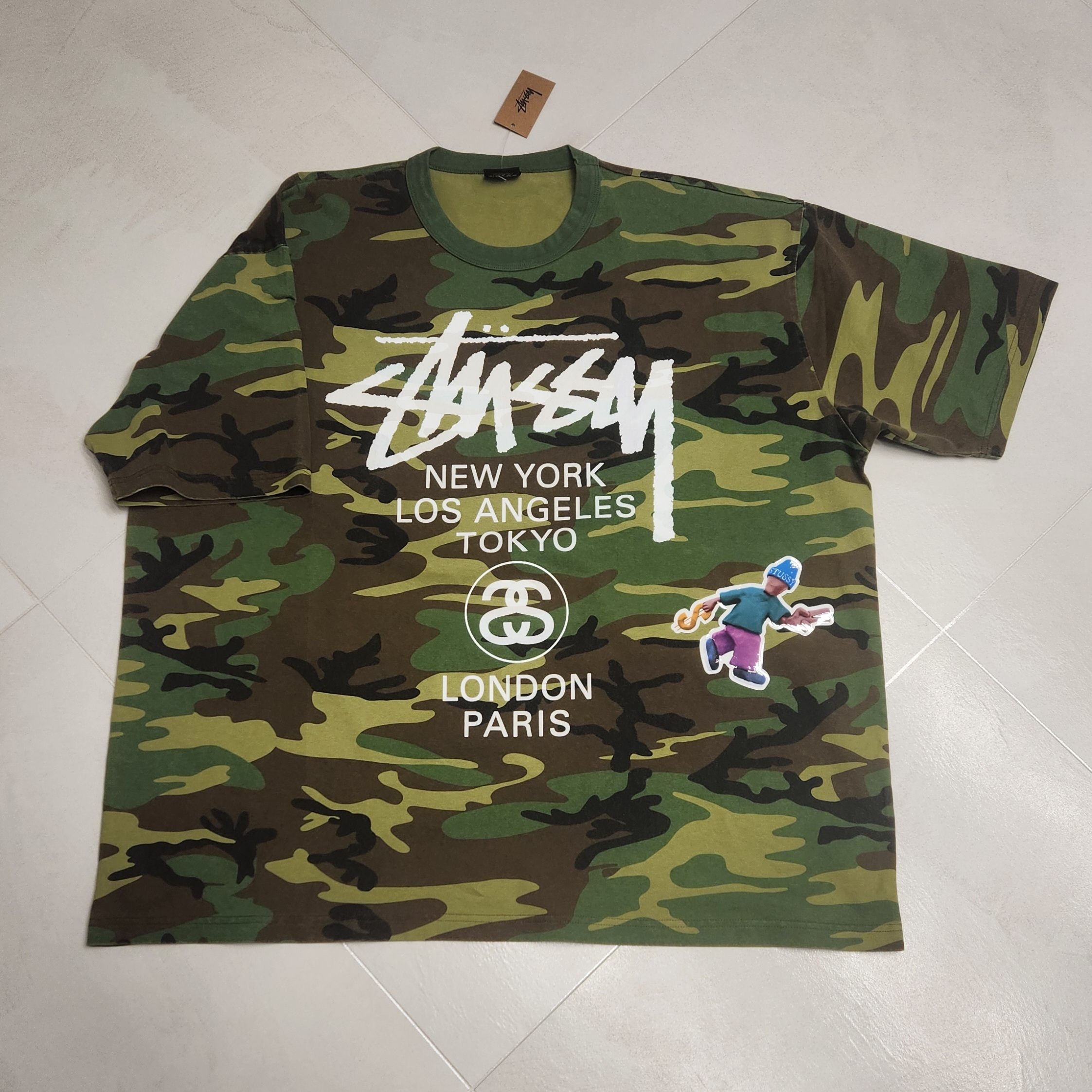 Stussy World Tour T-Shirts Camo 2025 착용 스타일