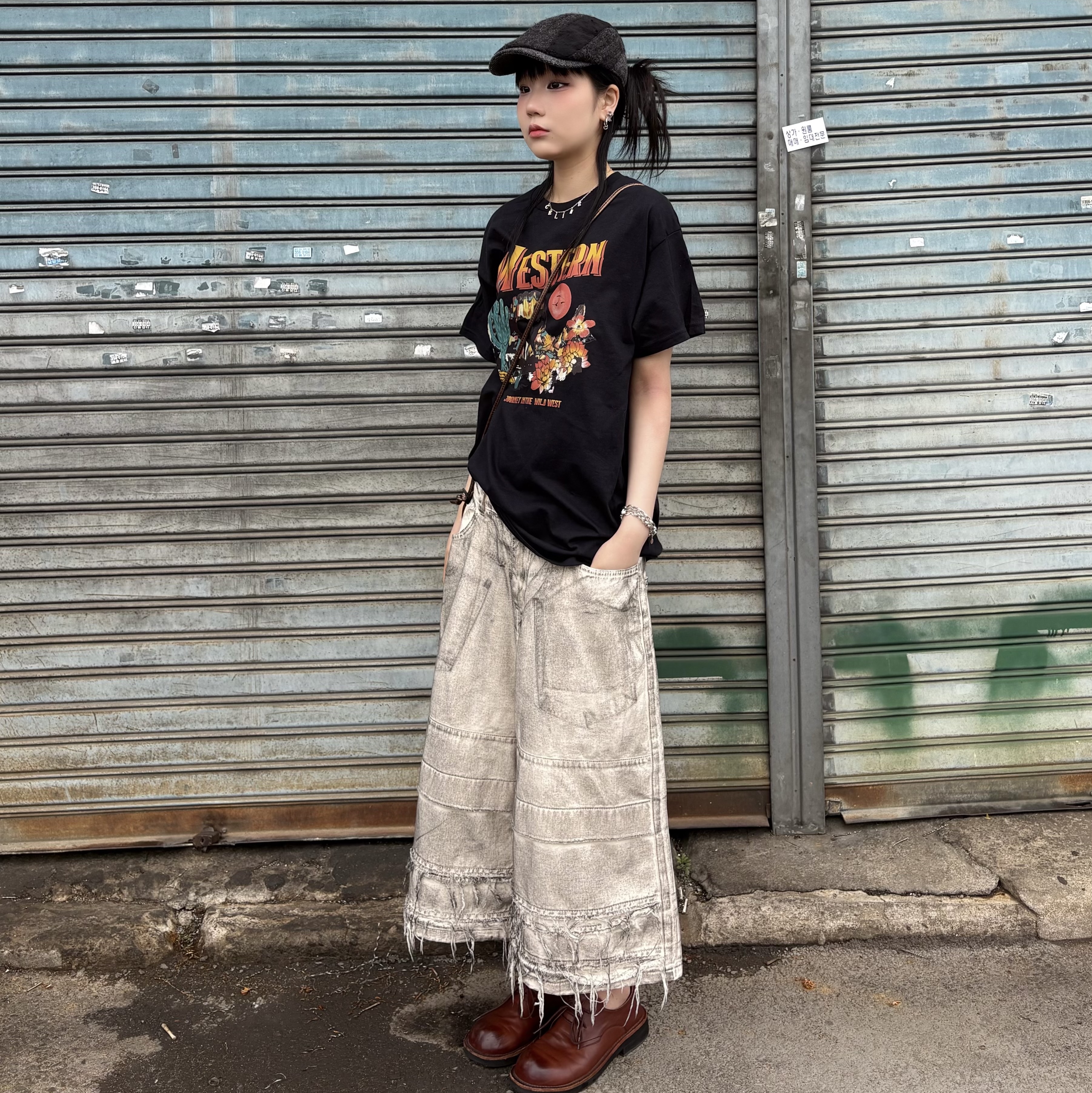 Gildan X American Collection Western T-Shirt Black 착용 스타일 - 3