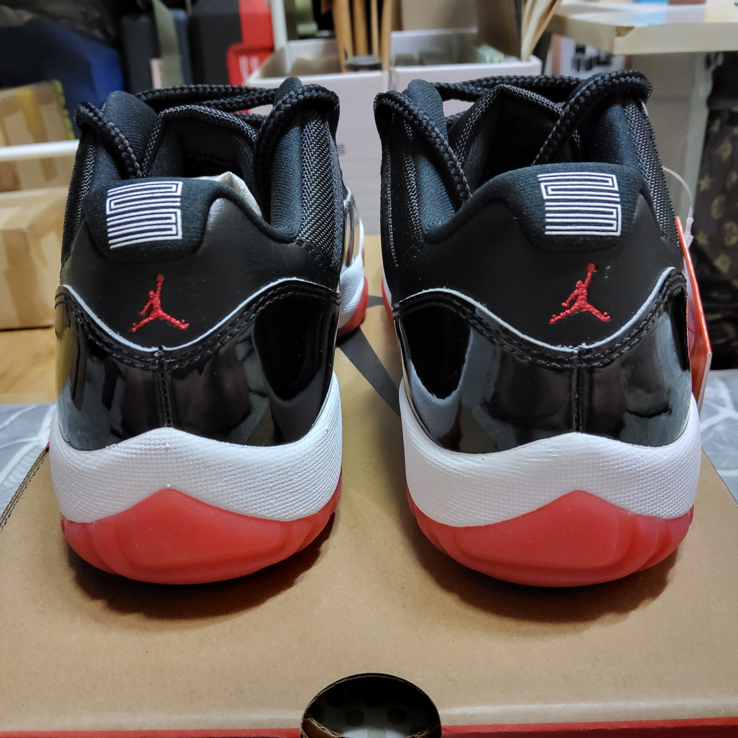 Jordan 11 Retro Low Bred 2025 착용 스타일 - 3