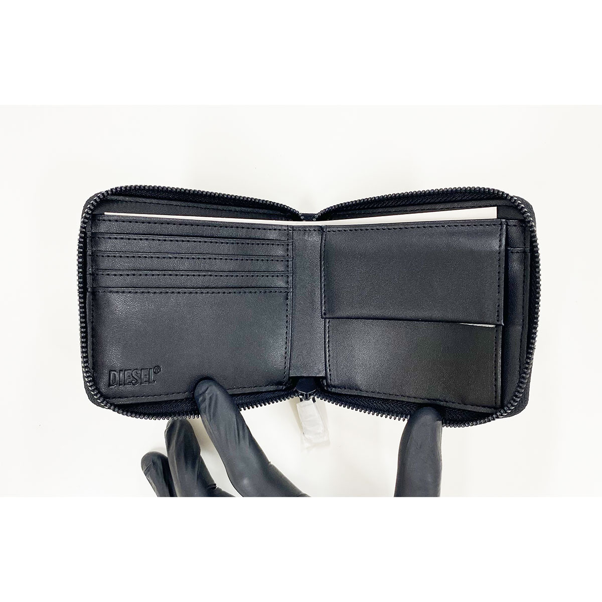 Diesel Rave Bi-Fold Coin Zip Xs Wallet Black 착용 스타일