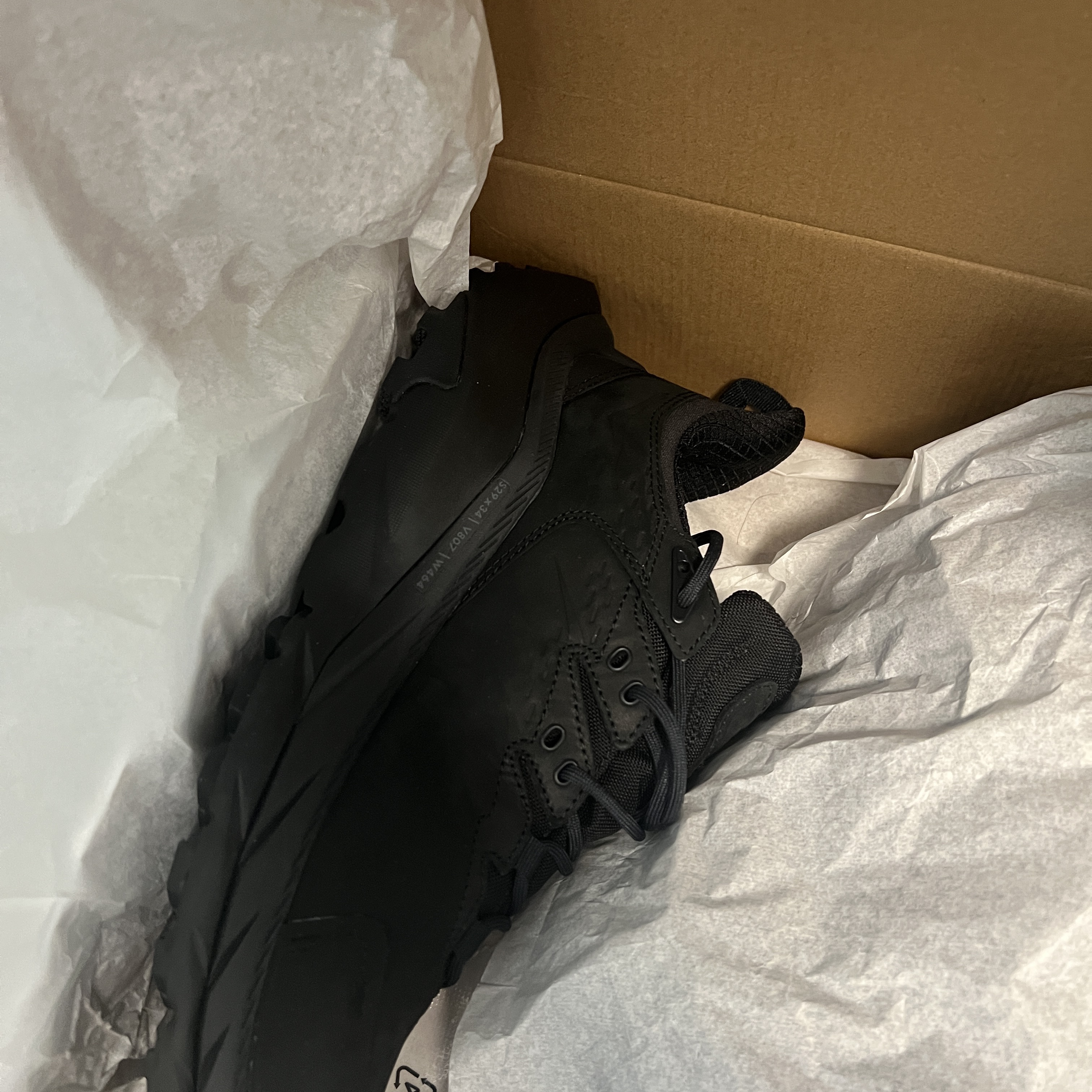 Hoka Kaha 2 Low Gore-Tex Black 착용 스타일