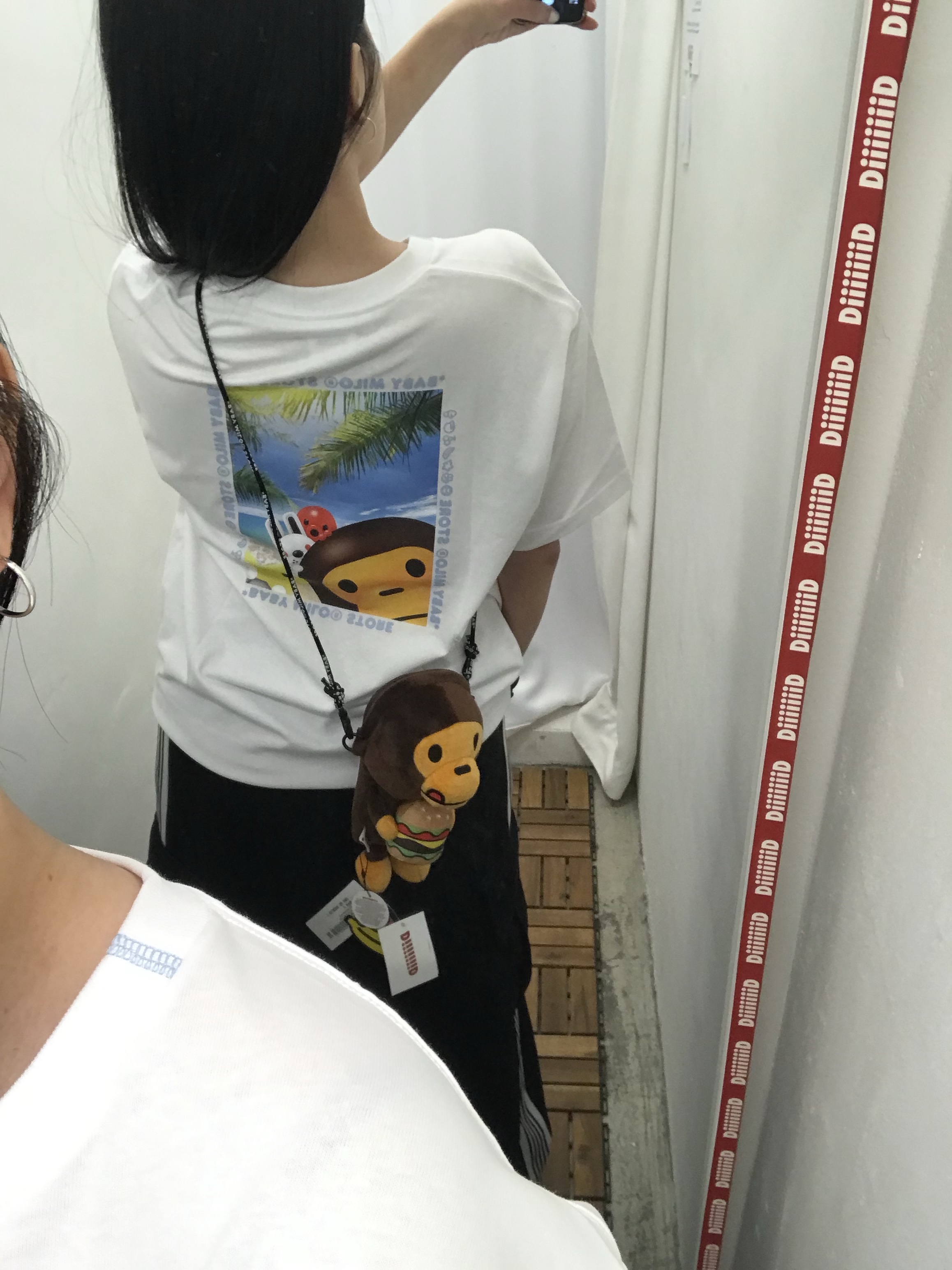 BAPE Baby Milo Mobile Bag 1 Brown 착용 스타일 - 1