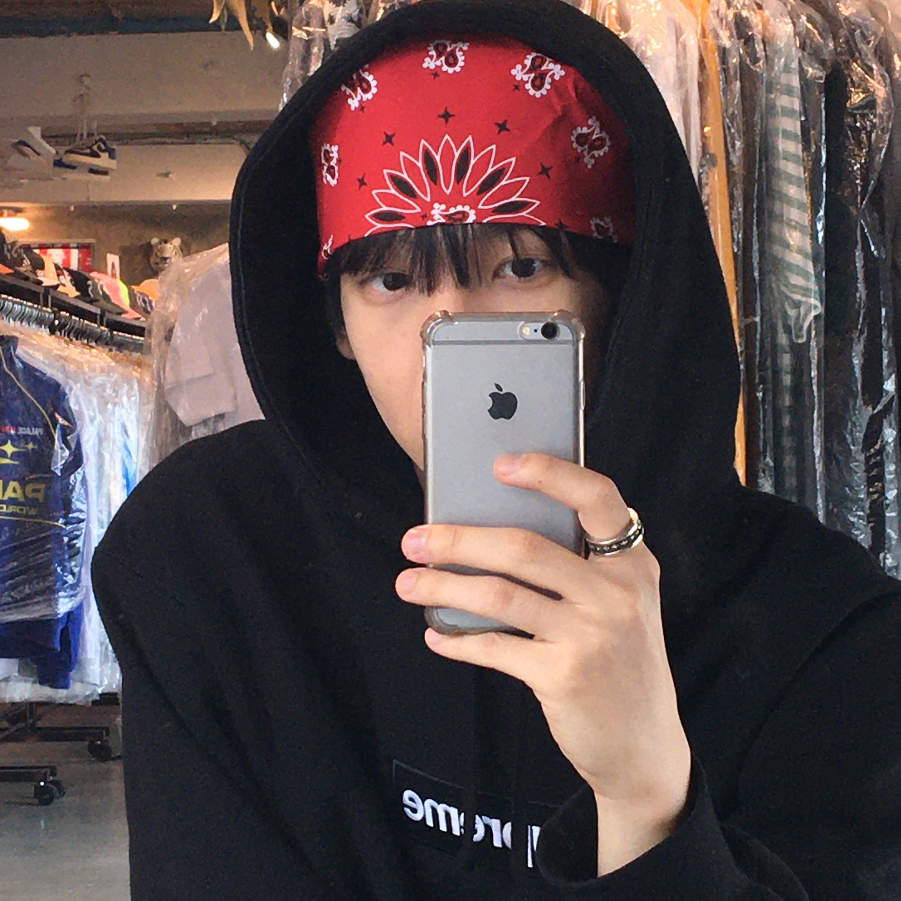 Supreme Hav-A-Hank Bandanas Multicolor (Set of 3) - 24SS 착용 스타일 - 3