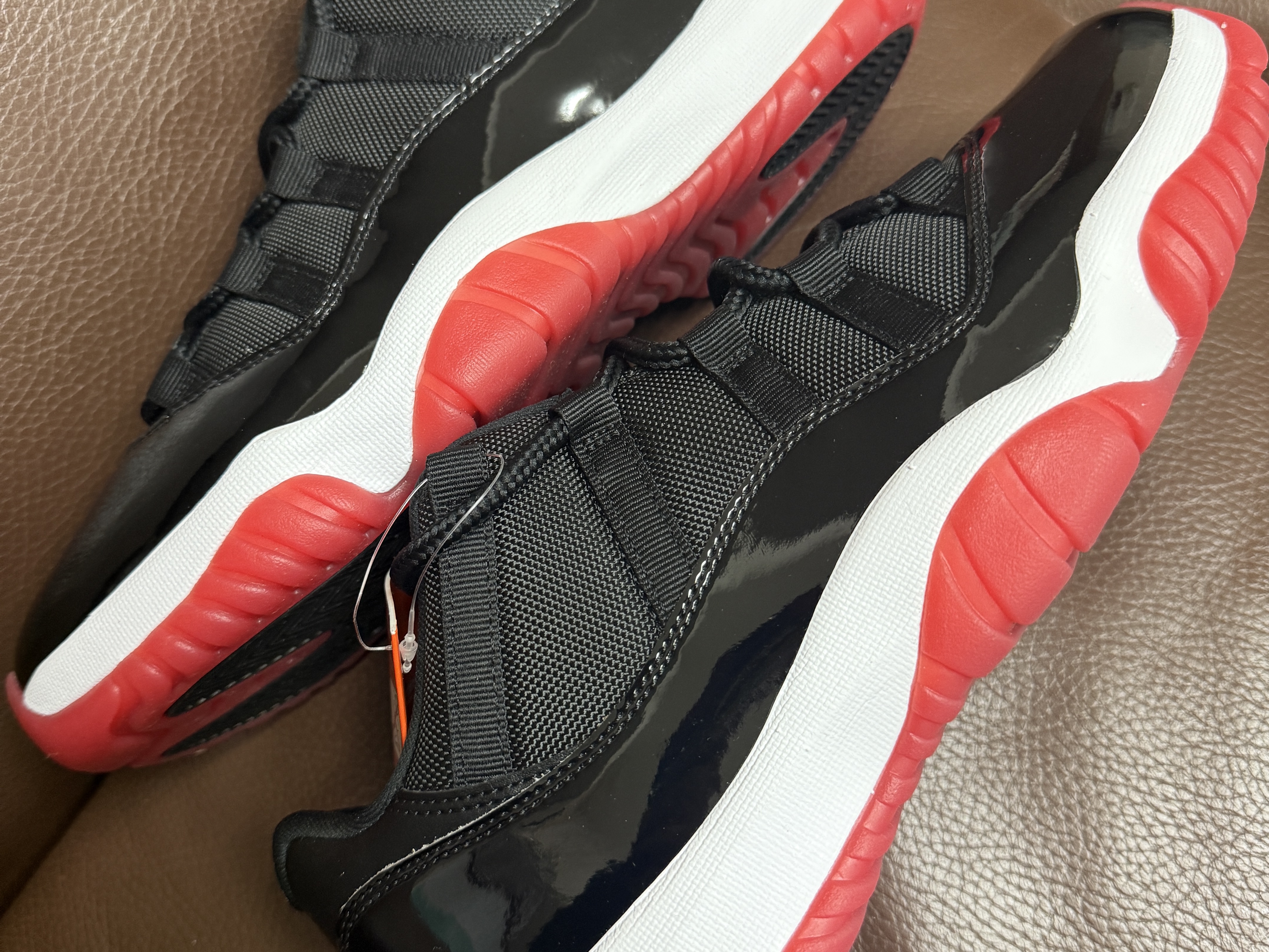 Jordan 11 Retro Low Bred 2025 착용 스타일 - 1