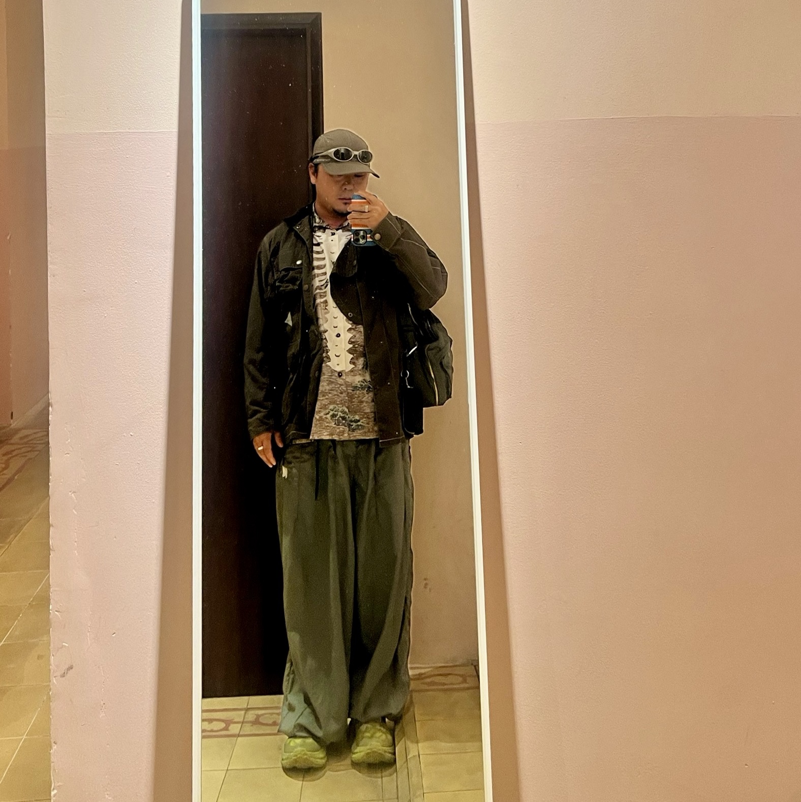 Oakley Eye Jacket Redux Silver Frame Prizm Black Polarized Lenses High Bridge Fit, And Wander JQ Tape Cap khaki 착용 스타일
