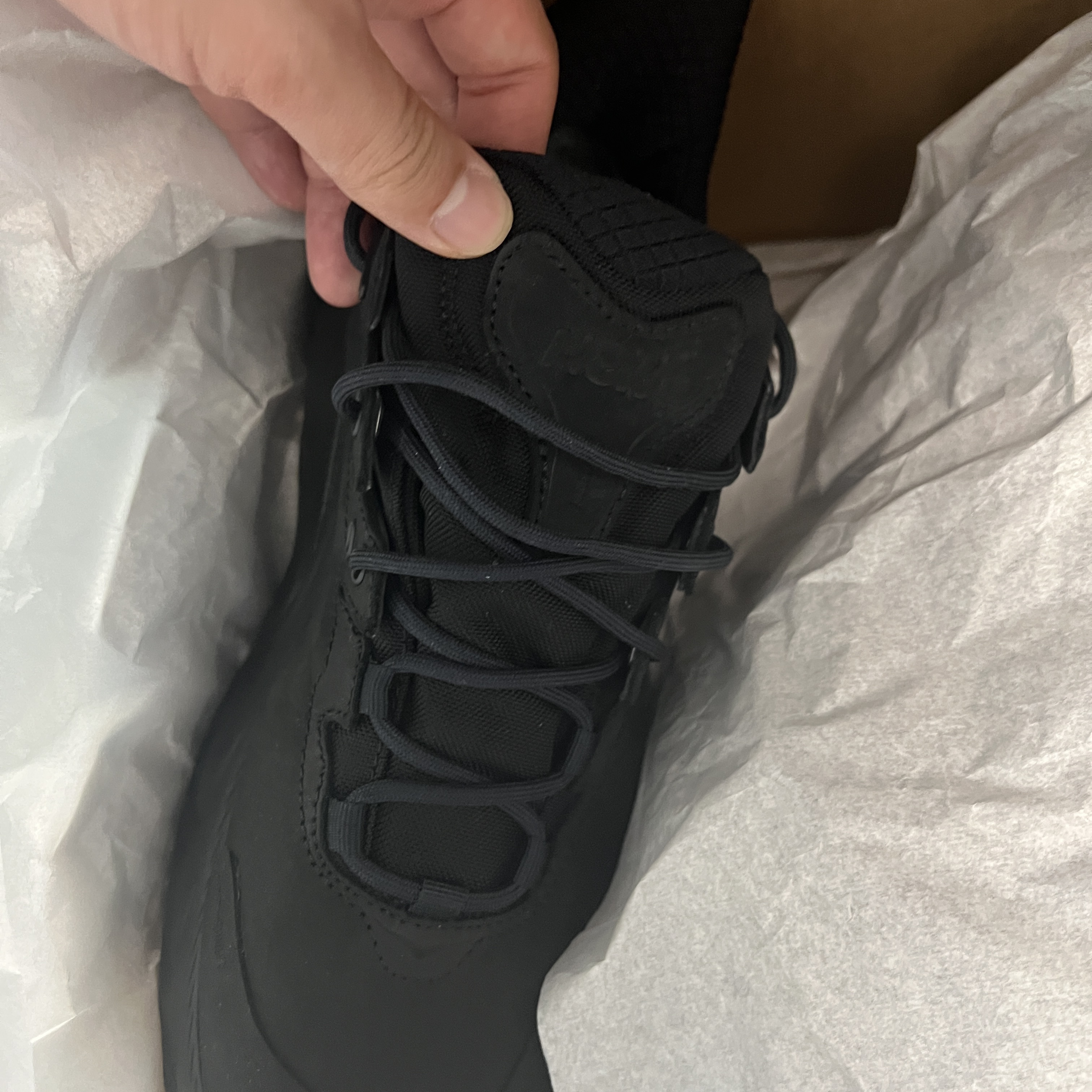 Hoka Kaha 2 Low Gore-Tex Black 착용 스타일