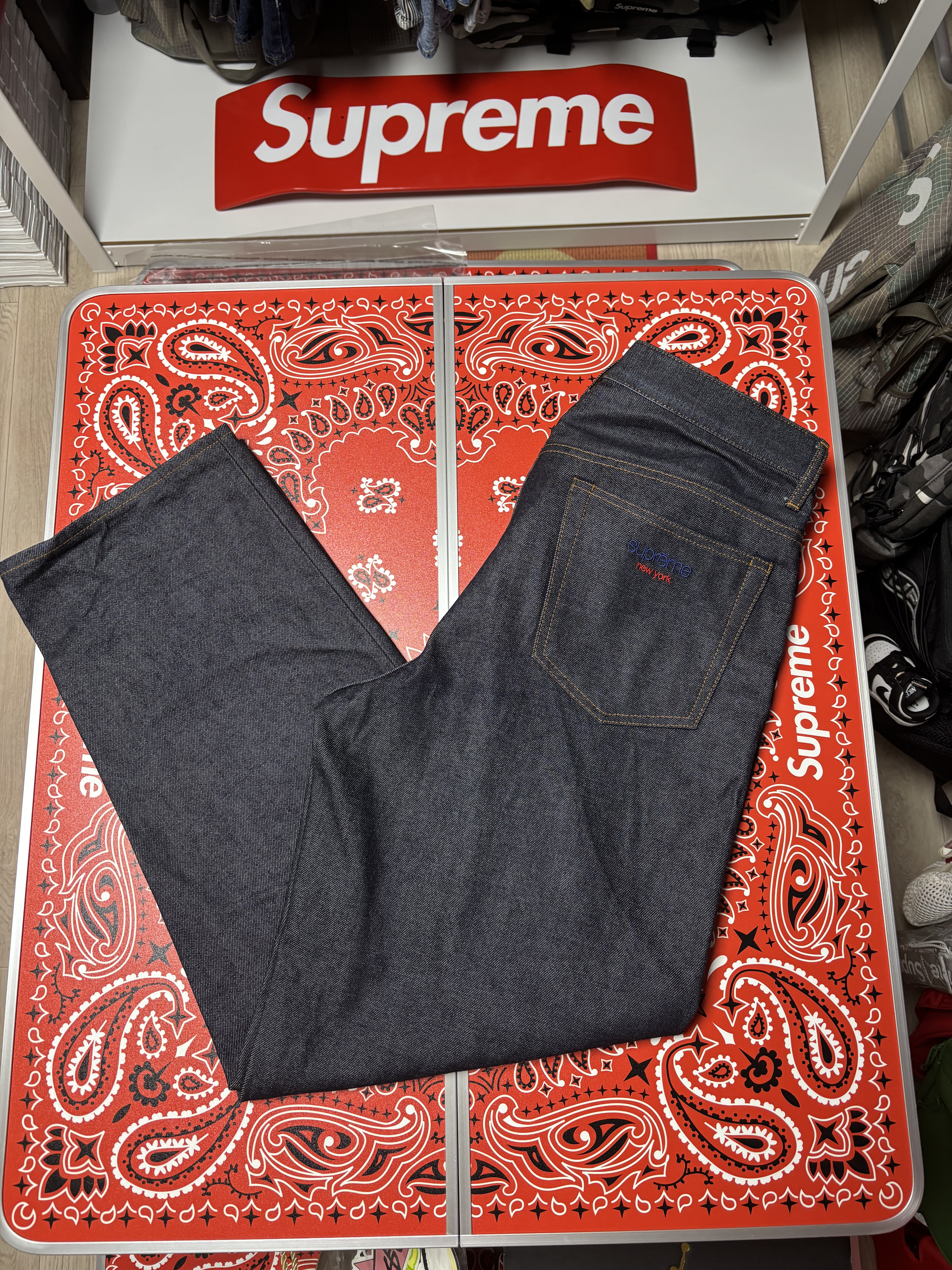 Supreme S Logo Loose Fit Jean Washed Blue - 24SS, Supreme Rigid Baggy Selvedge Jean Rigid Indigo - 25SS 착용 스타일 - 3