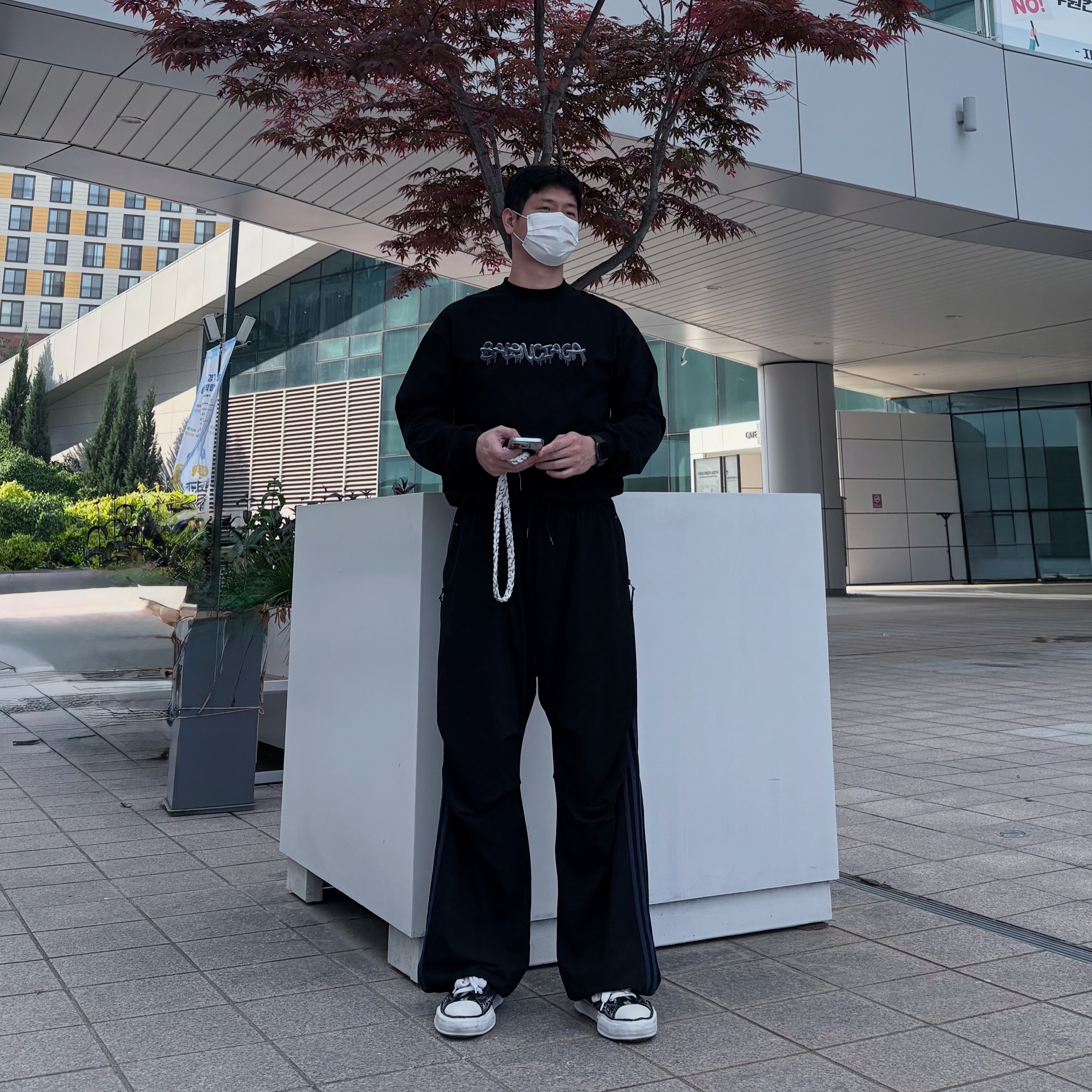 Maison Mihara Yasuhiro Peterson OG Sole Canvas Bandana Low-top Sneakers Black 착용 스타일