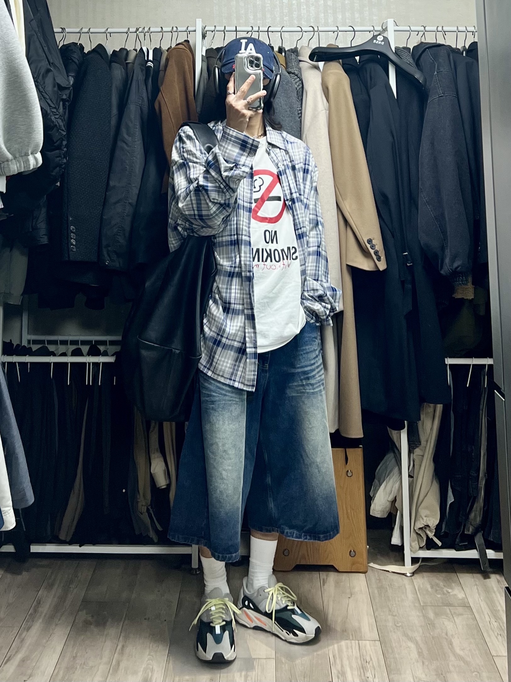 Project G/R Membership Meme No Smoking Without Me T-Shirt White, Adidas Yeezy Boost 700 Wave Runner Solid Grey 2017/2019 착용 스타일