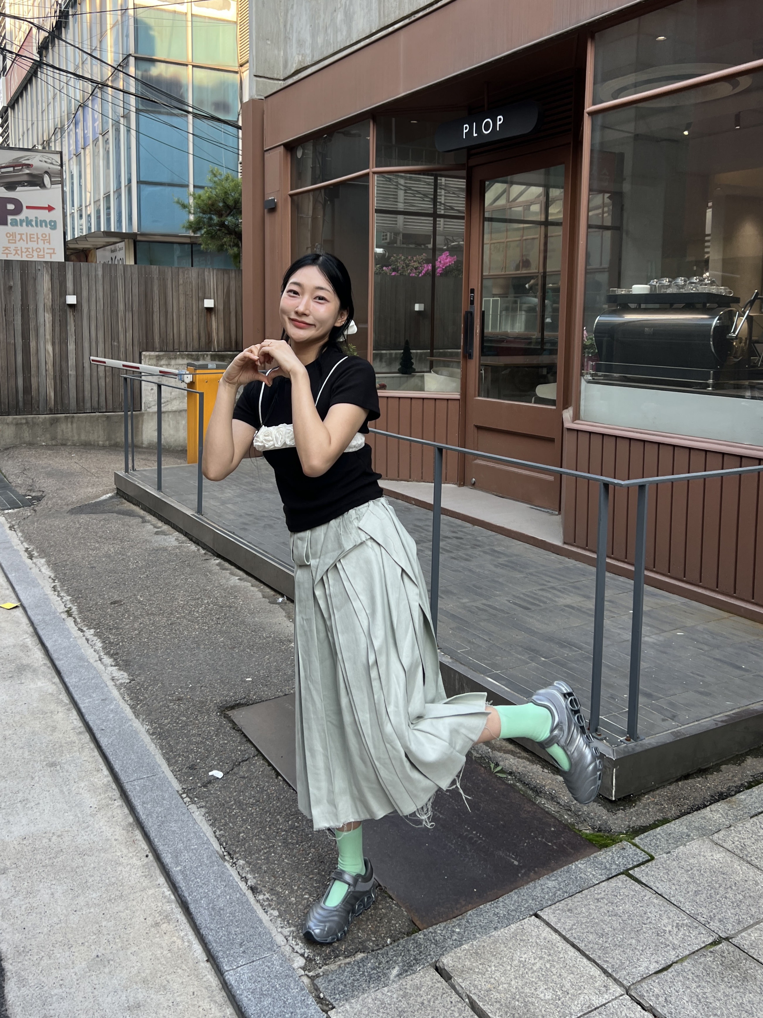 (W) Adidas x Taqwa Bint Ali Megaride Mary Jane Iron Metallic Cyber Metallic 착용 스타일