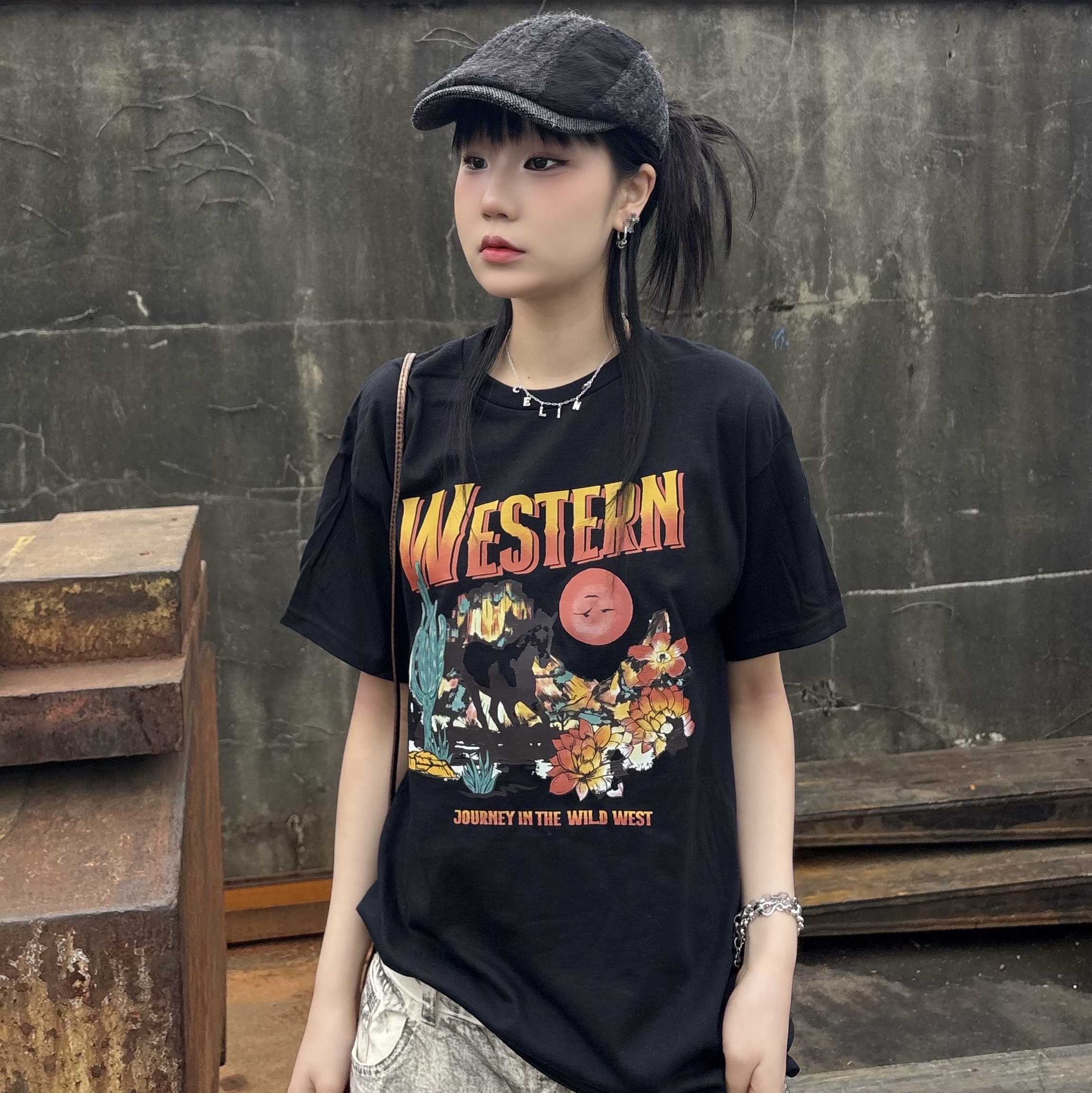 Gildan X American Collection Western T-Shirt Black 착용 스타일 - 6