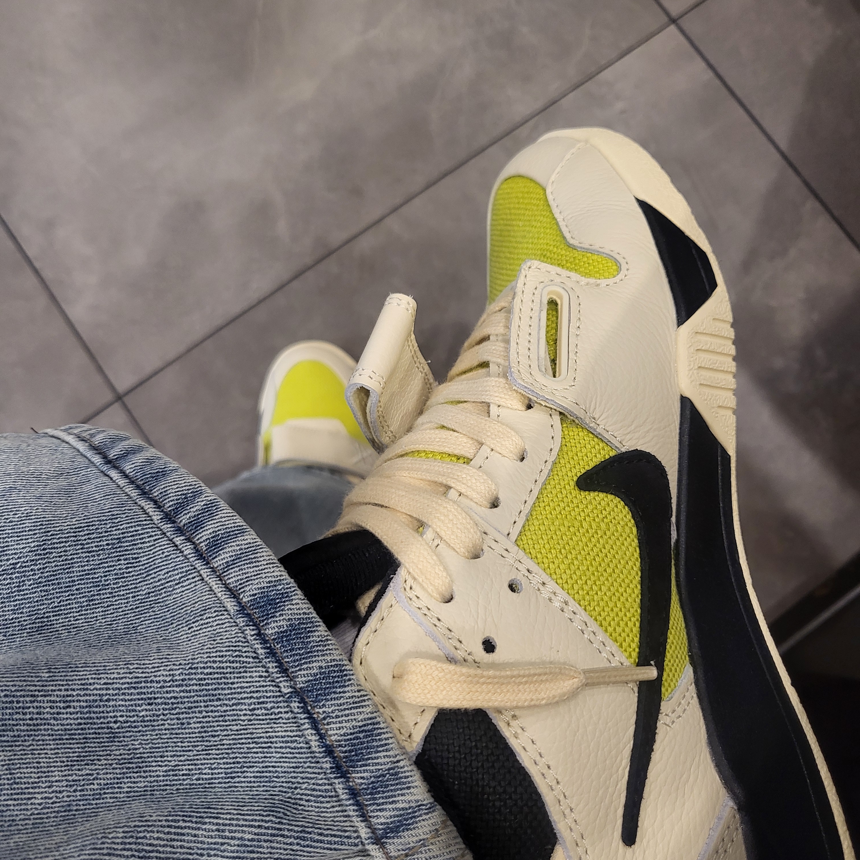 Jordan x Travis Scott Jumpman Jack TR Bright Cactus 착용 스타일 - 2