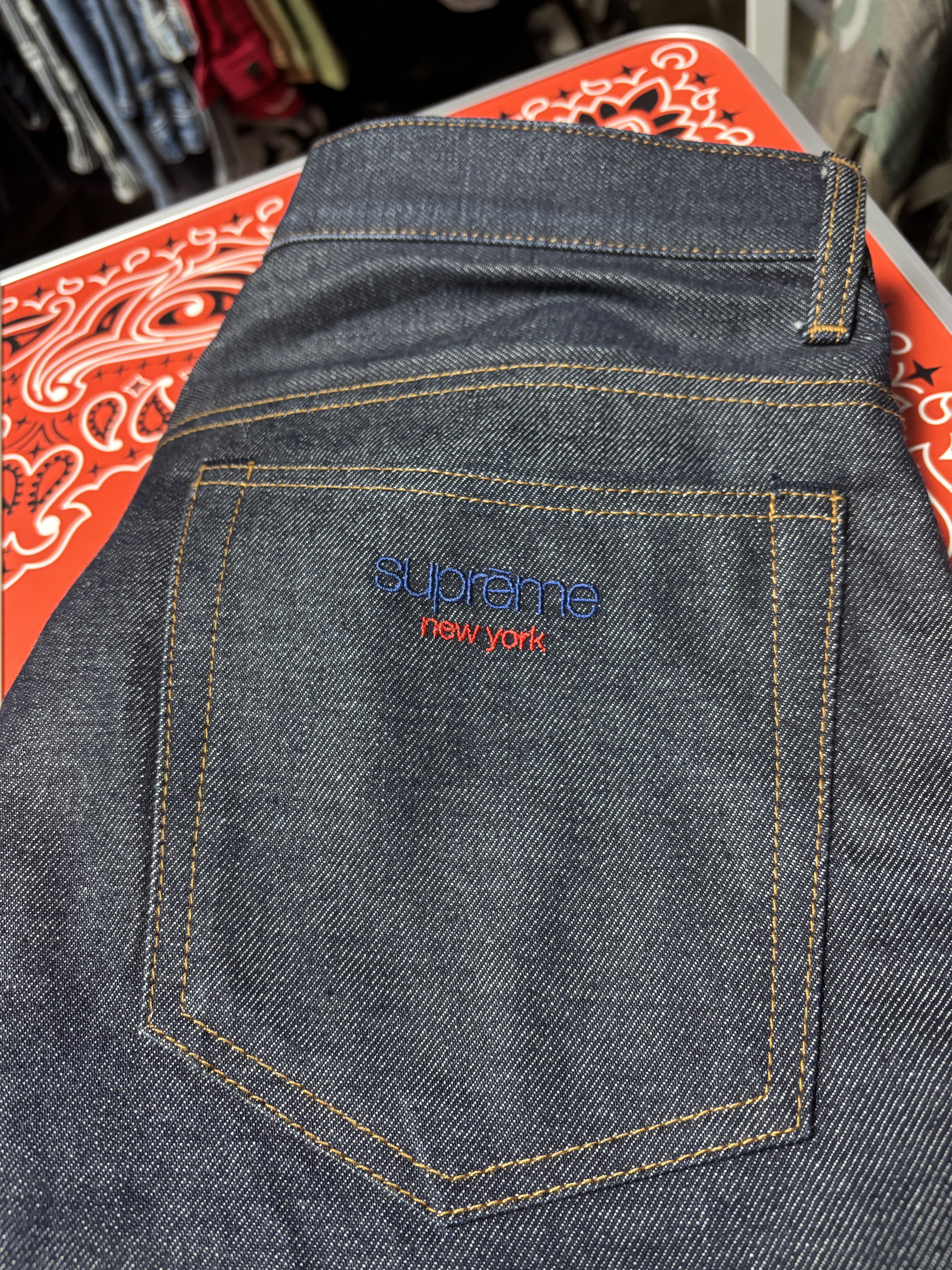 Supreme S Logo Loose Fit Jean Washed Blue - 24SS, Supreme Rigid Baggy Selvedge Jean Rigid Indigo - 25SS 착용 스타일 - 4