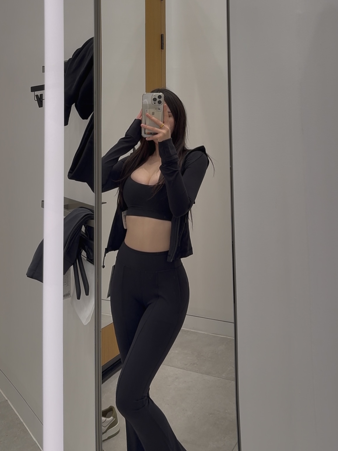 (W) Lululemon Groove Super-High-Rise Flare Pants Black 착용 스타일