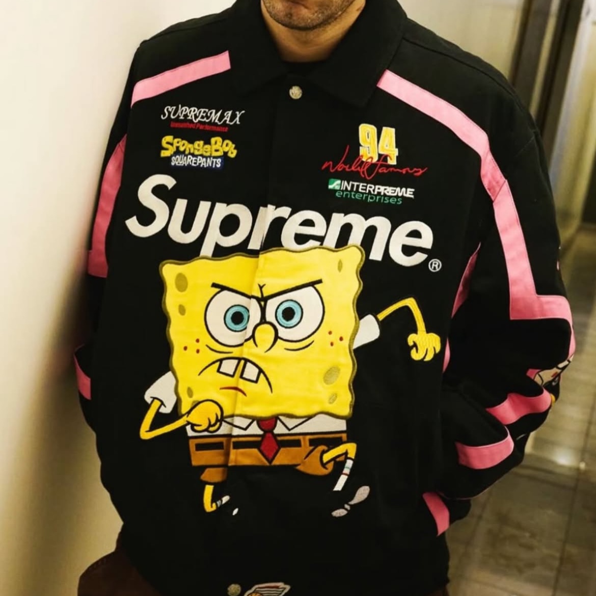 Supreme x SpongeBob SquarePants Jeff Hamilton Racing Jacket Black - 25SS 착용 스타일 - 1