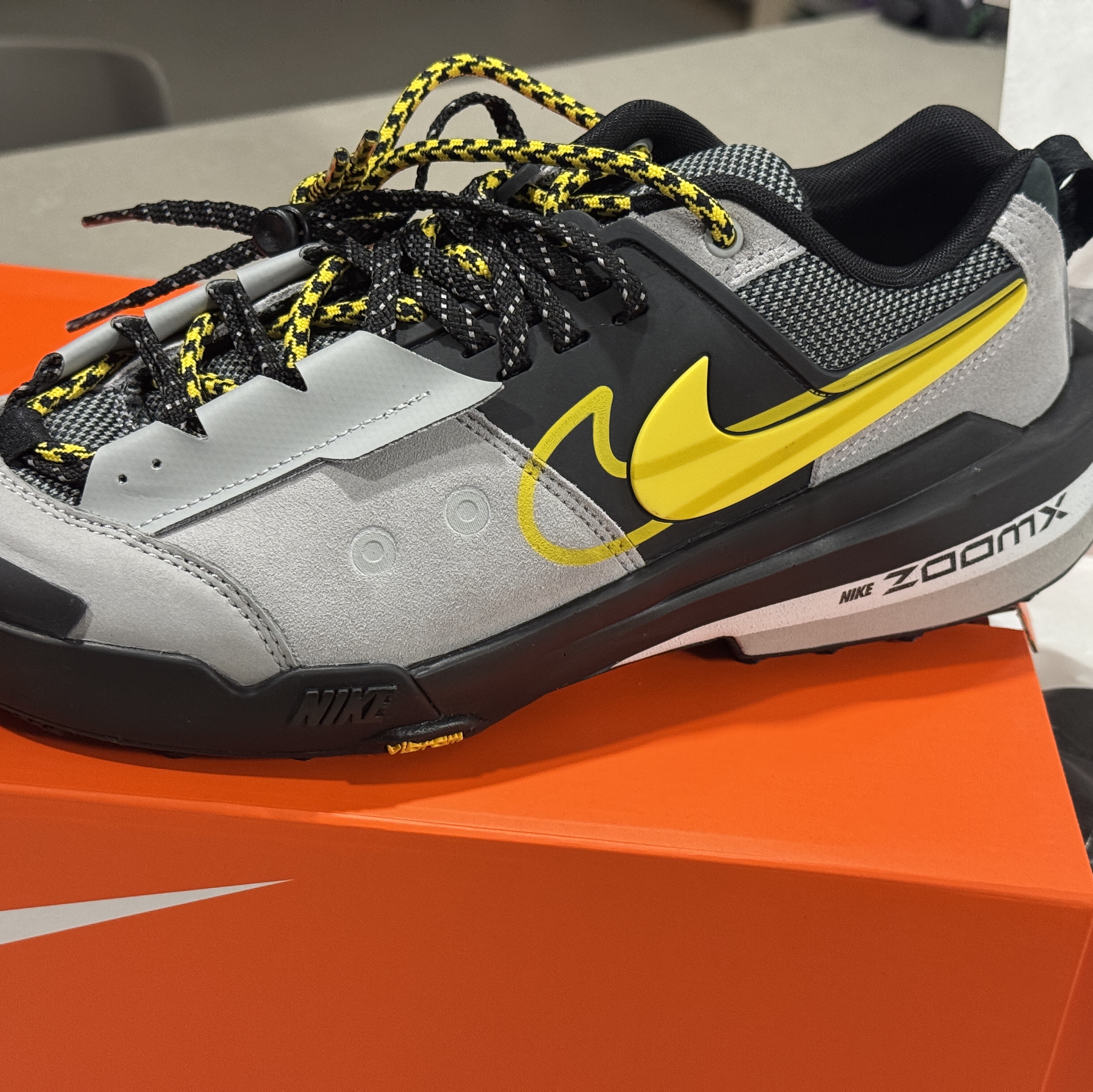 Nike x Sacai Zegamadome SP Matte Silver 착용 스타일